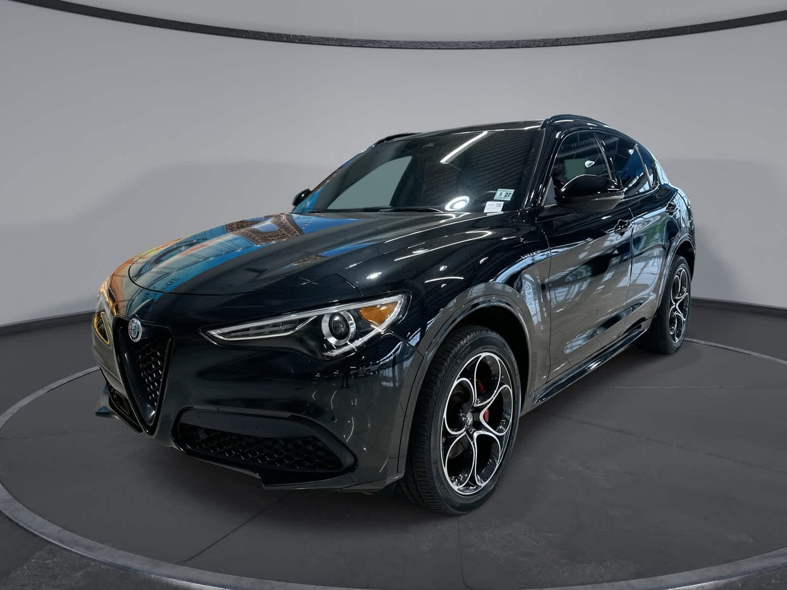 Thumbnail: 2022 Alfa Romeo Stelvio - 1