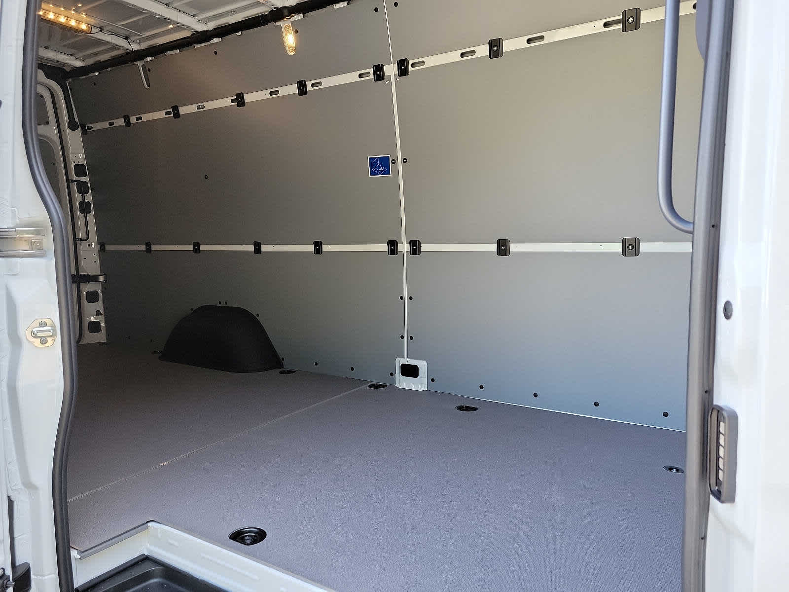 Thumbnail: 2025 Mercedes-Benz Sprinter - 6