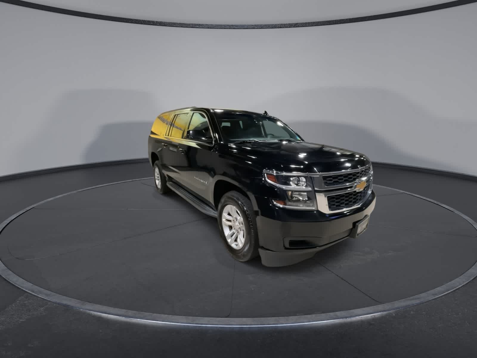 2016 Chevrolet Suburban LT photo 3