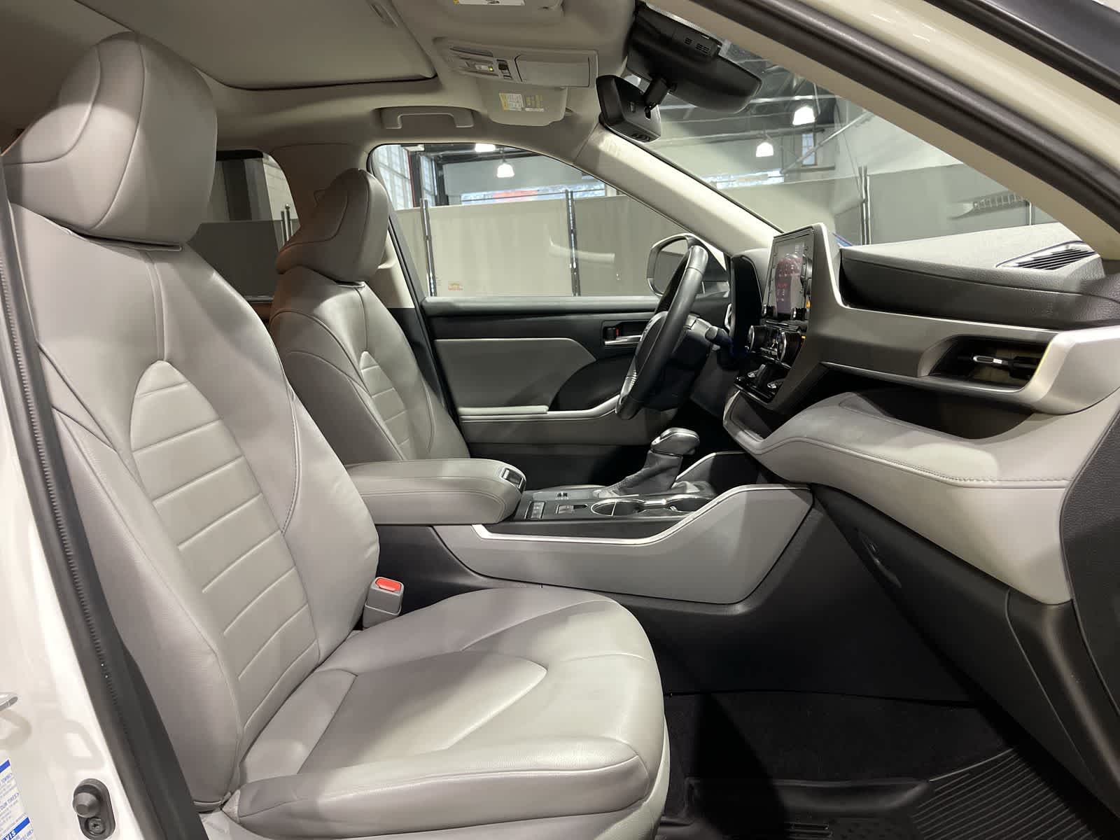 Thumbnail: 2020 Toyota Highlander - 26