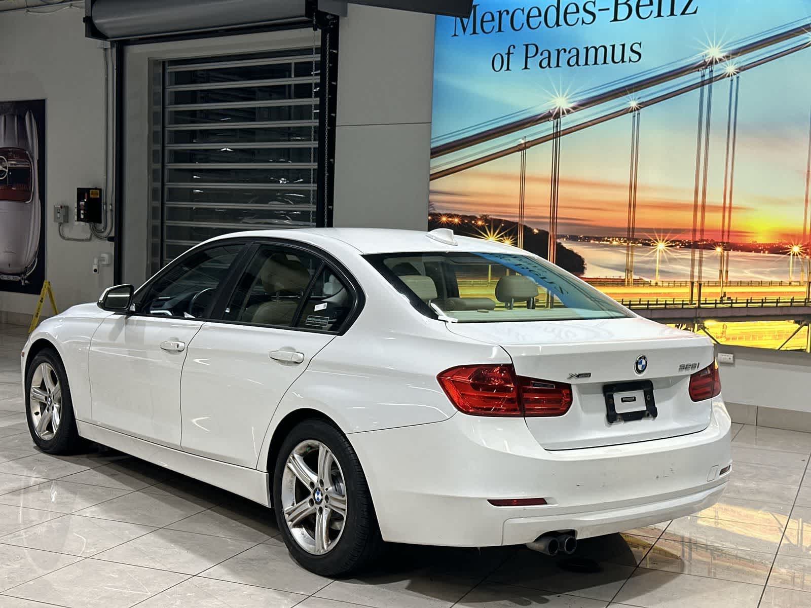 Thumbnail: 2013 BMW 3 Series - 16