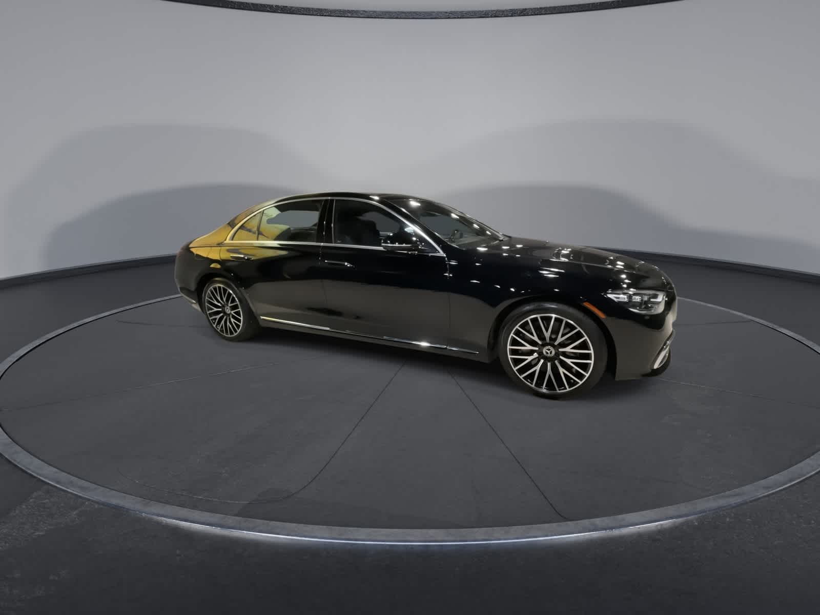 Thumbnail: 2023 Mercedes-Benz S-Class - 2