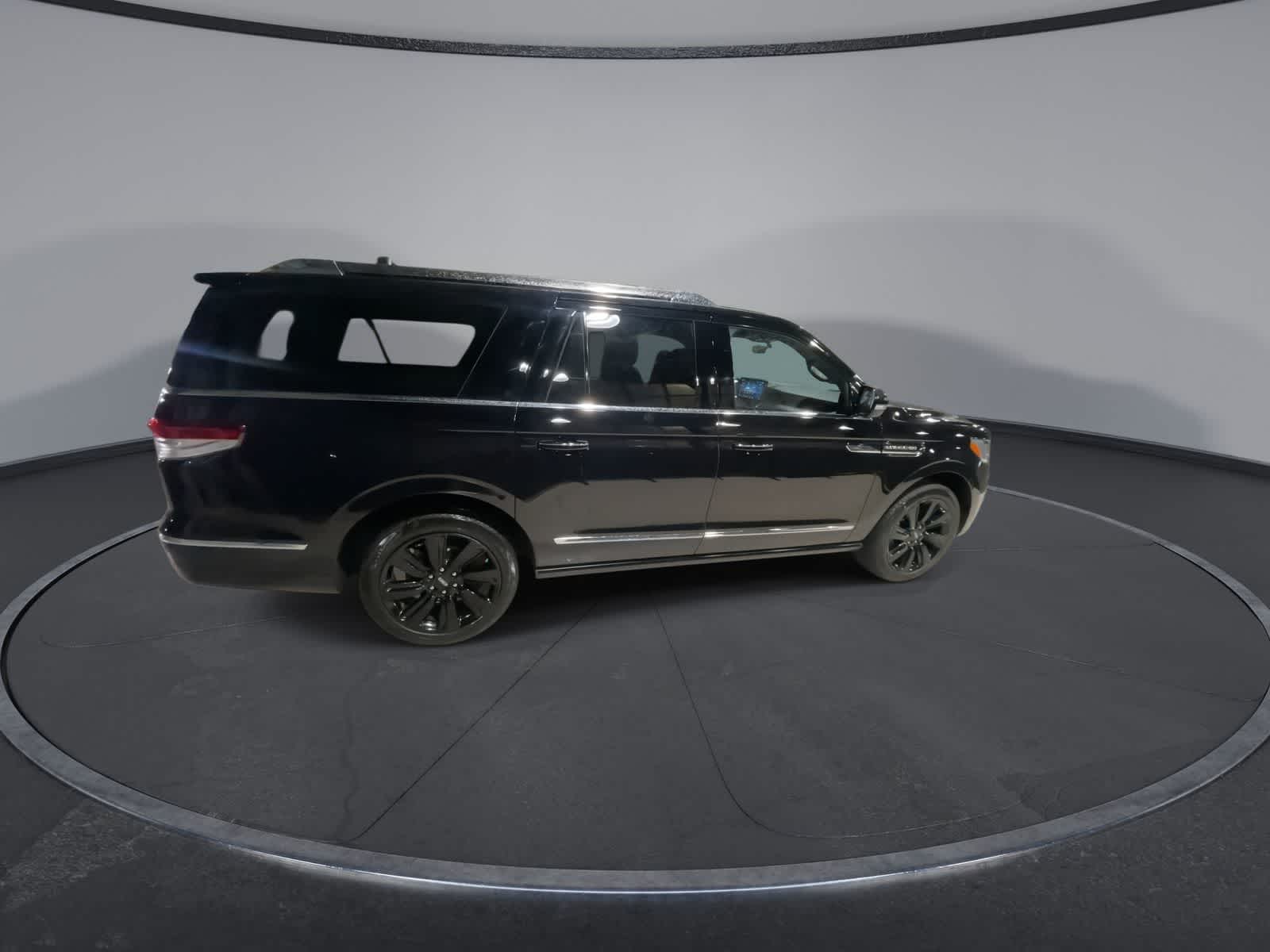 Thumbnail: 2023 Lincoln Navigator L - 12