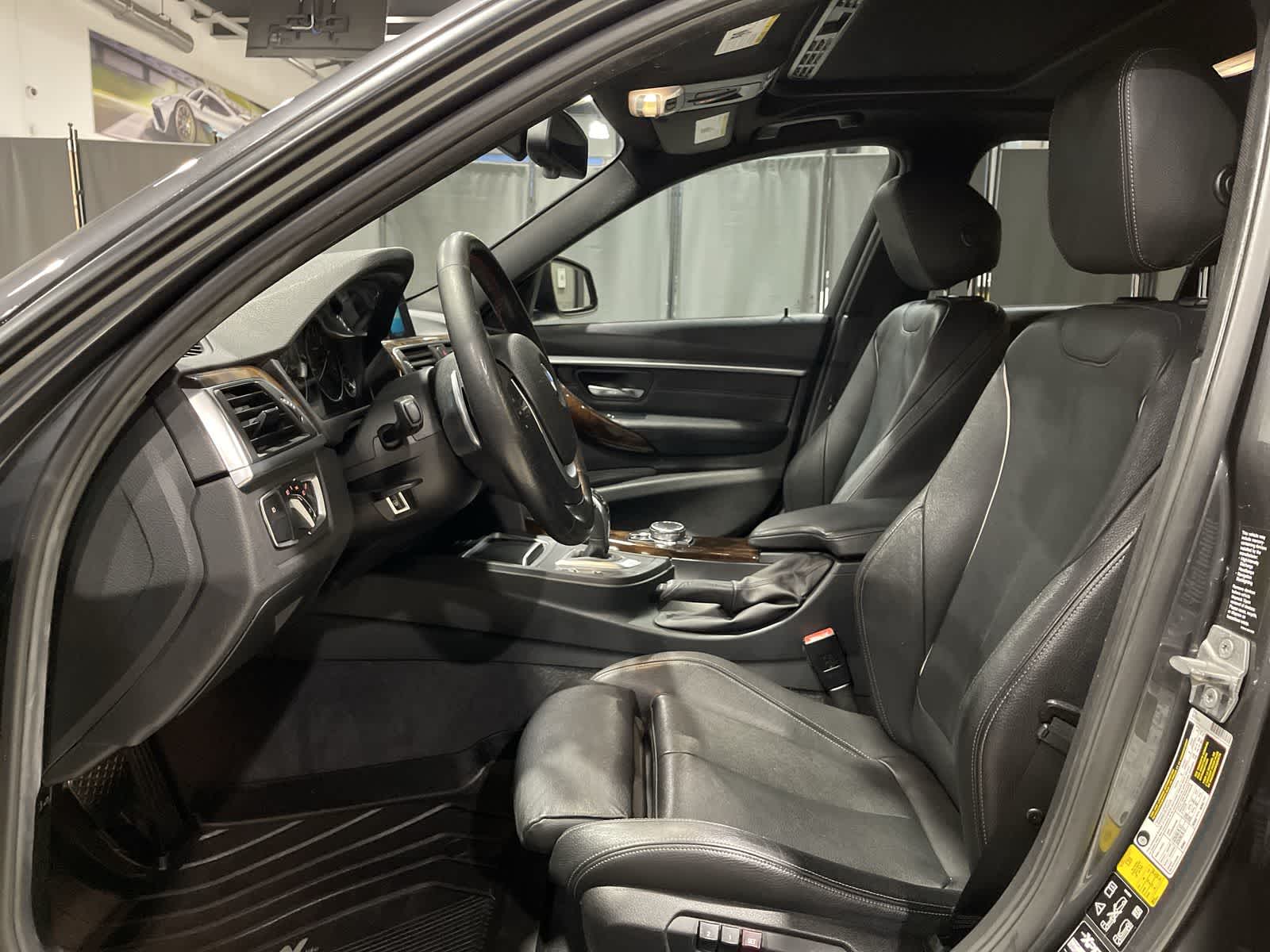 Thumbnail: 2016 BMW 3 Series - 23