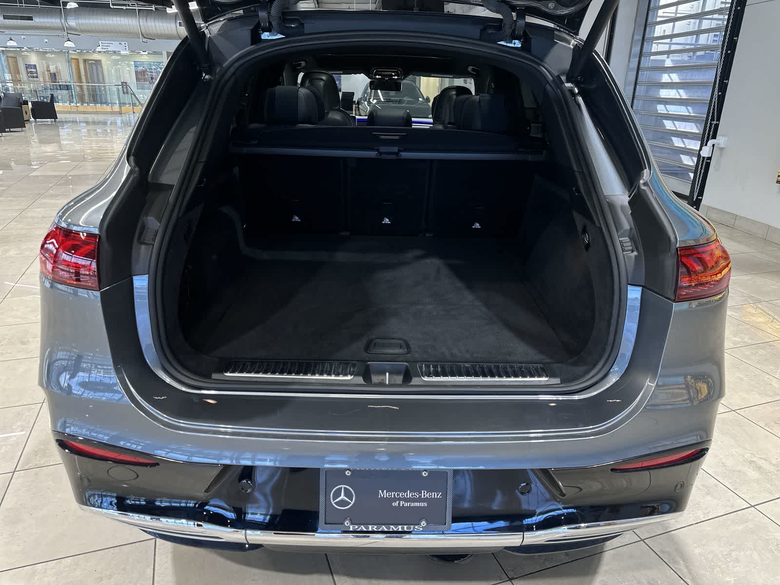 Thumbnail: 2023 Mercedes-Benz EQS - 30