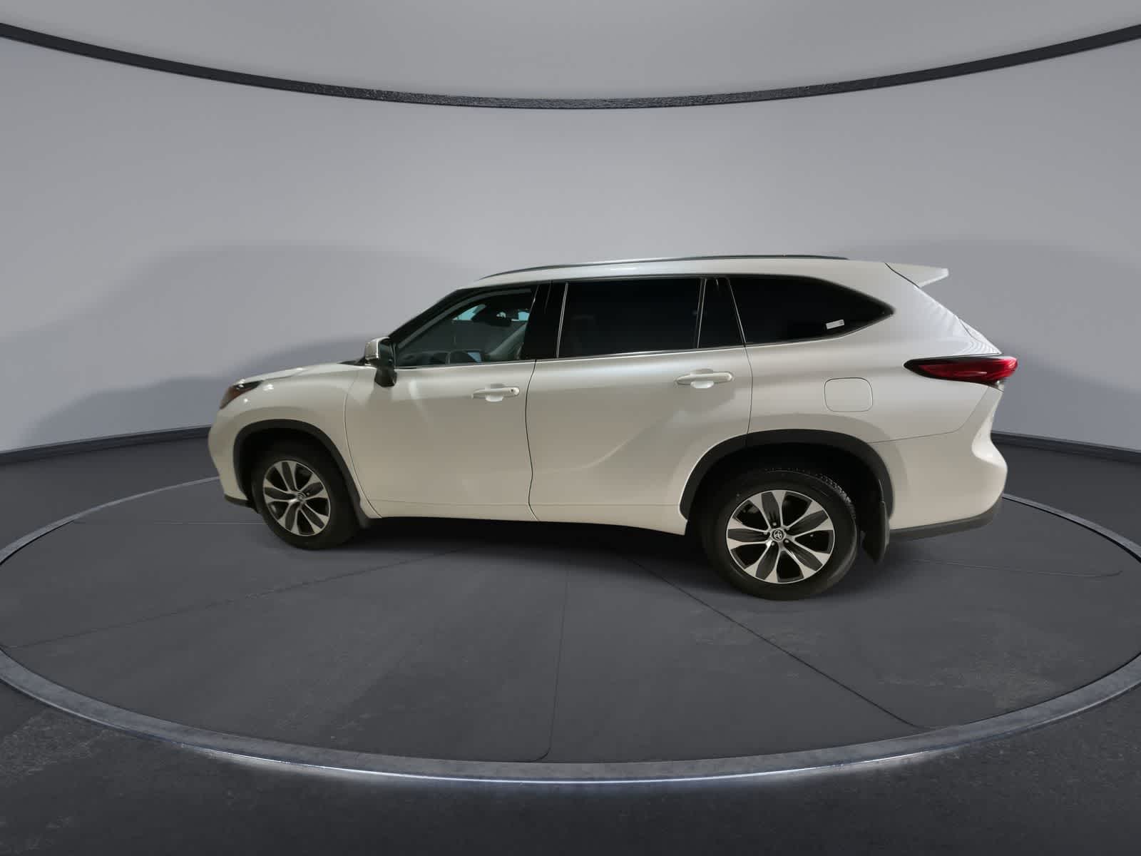 2020 Toyota Highlander XLE 8
