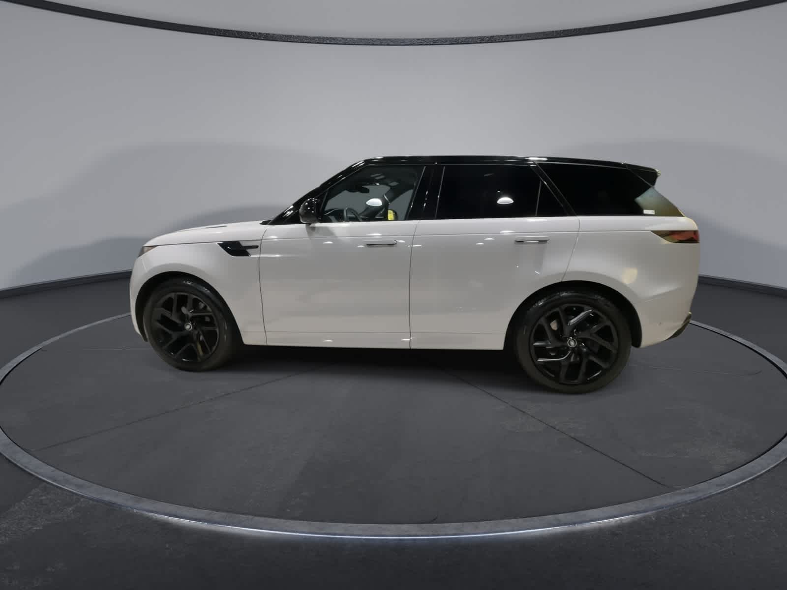 Thumbnail: 2023 Land Rover Range Rover Sport - 7