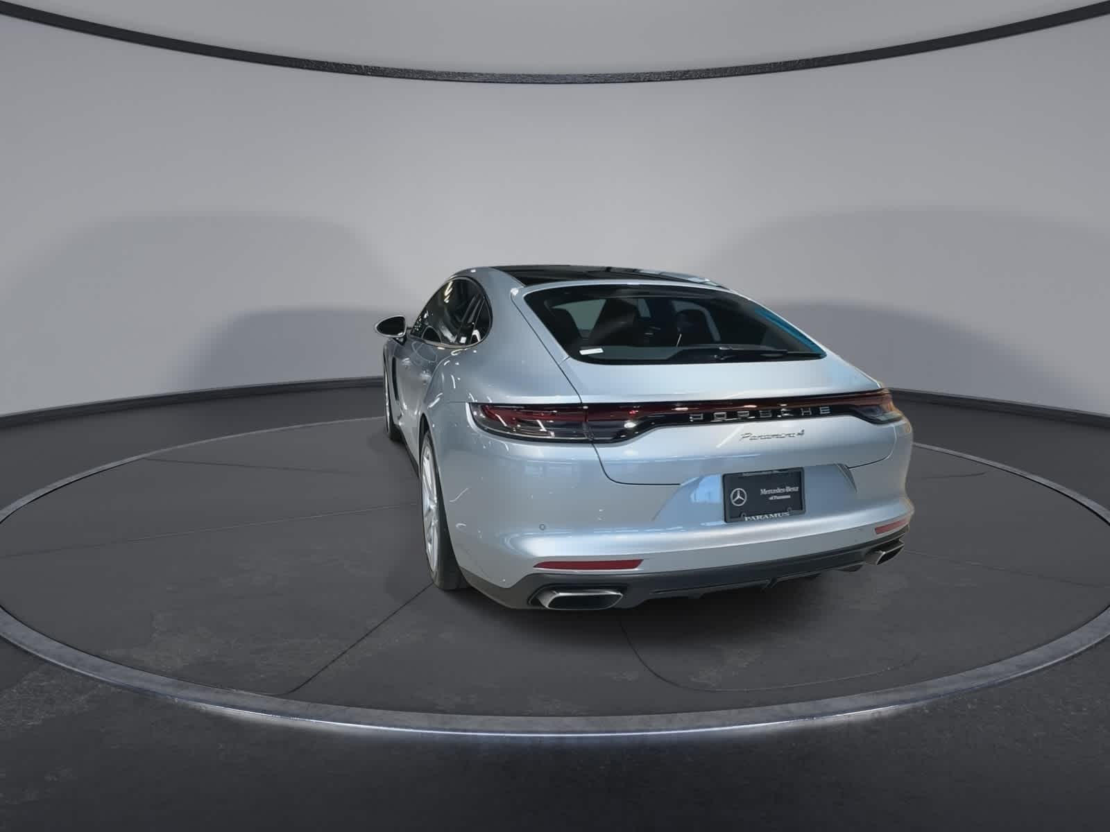 Thumbnail: 2023 Porsche Panamera - 9