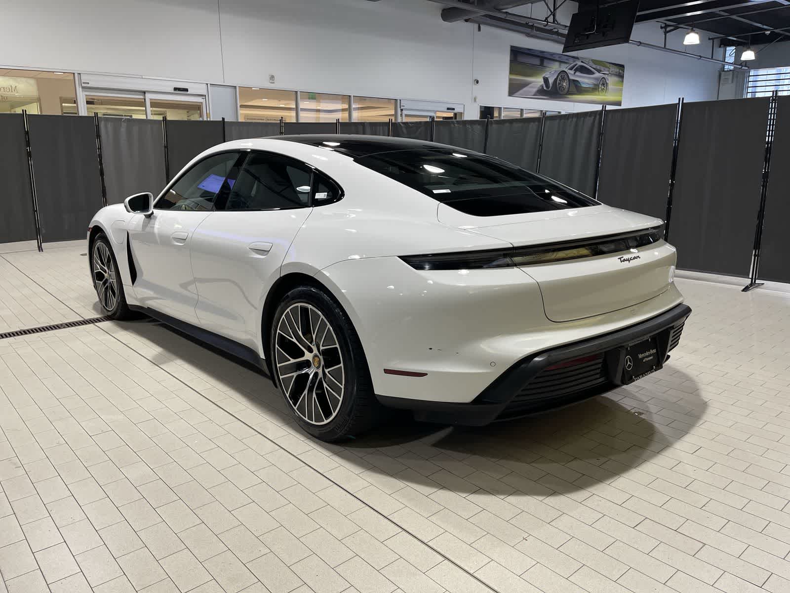 Thumbnail: 2022 Porsche Taycan - 16