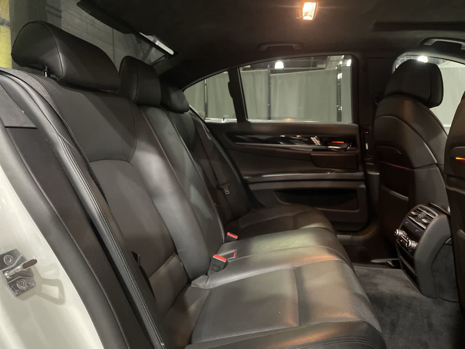 Thumbnail: 2011 BMW 7 Series - 25