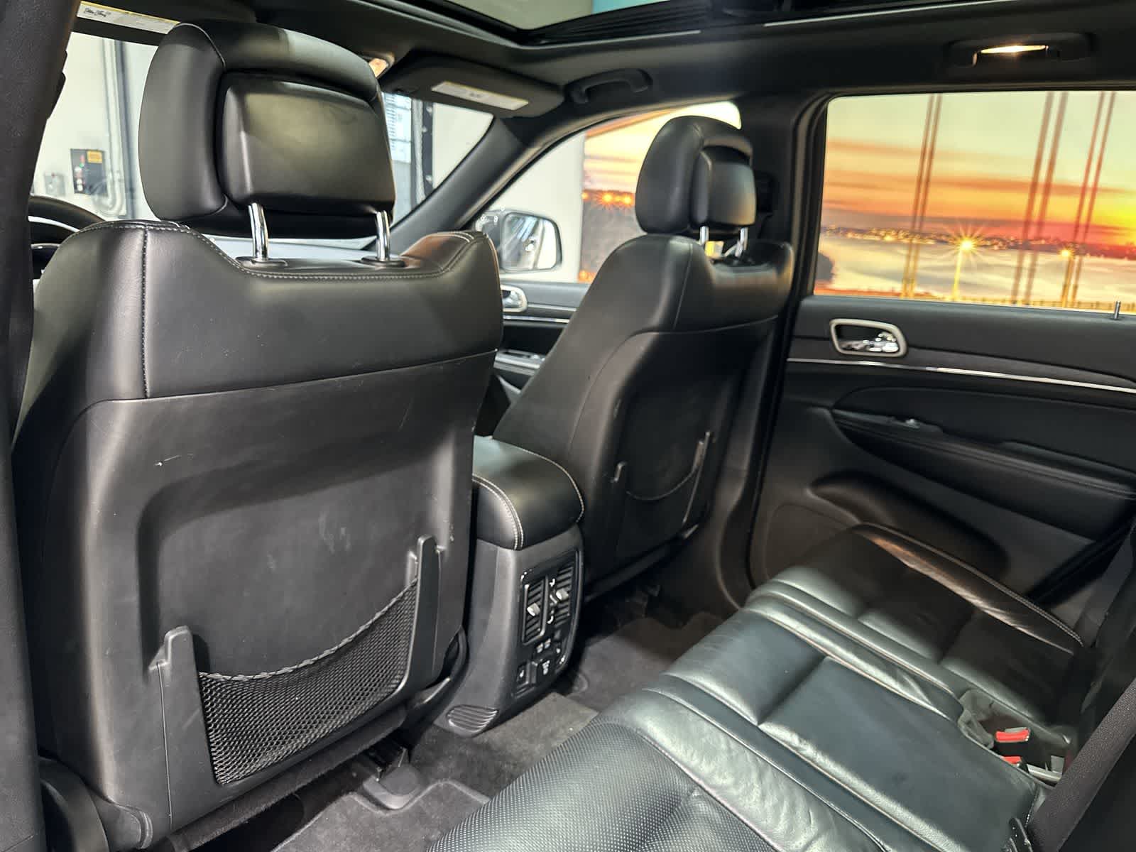 Thumbnail: 2015 Jeep Grand Cherokee - 24