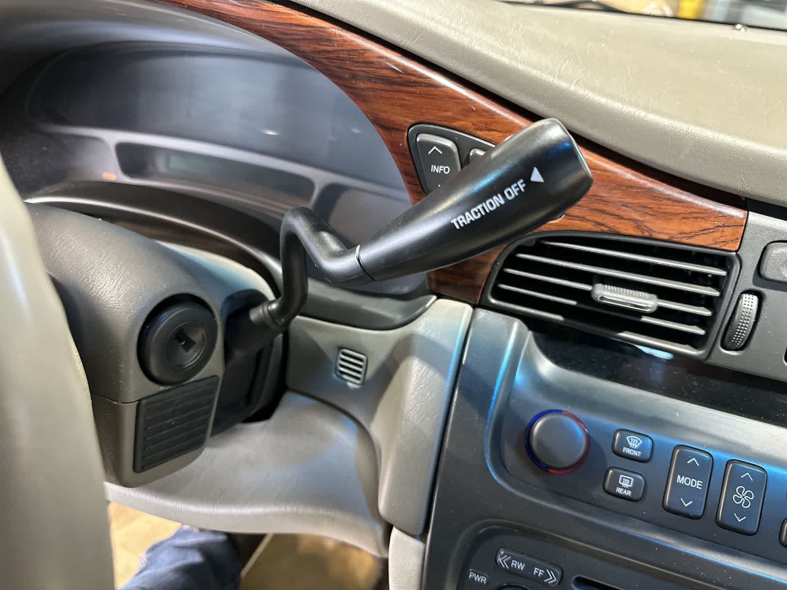 Thumbnail: 2003 Cadillac DeVille - 29