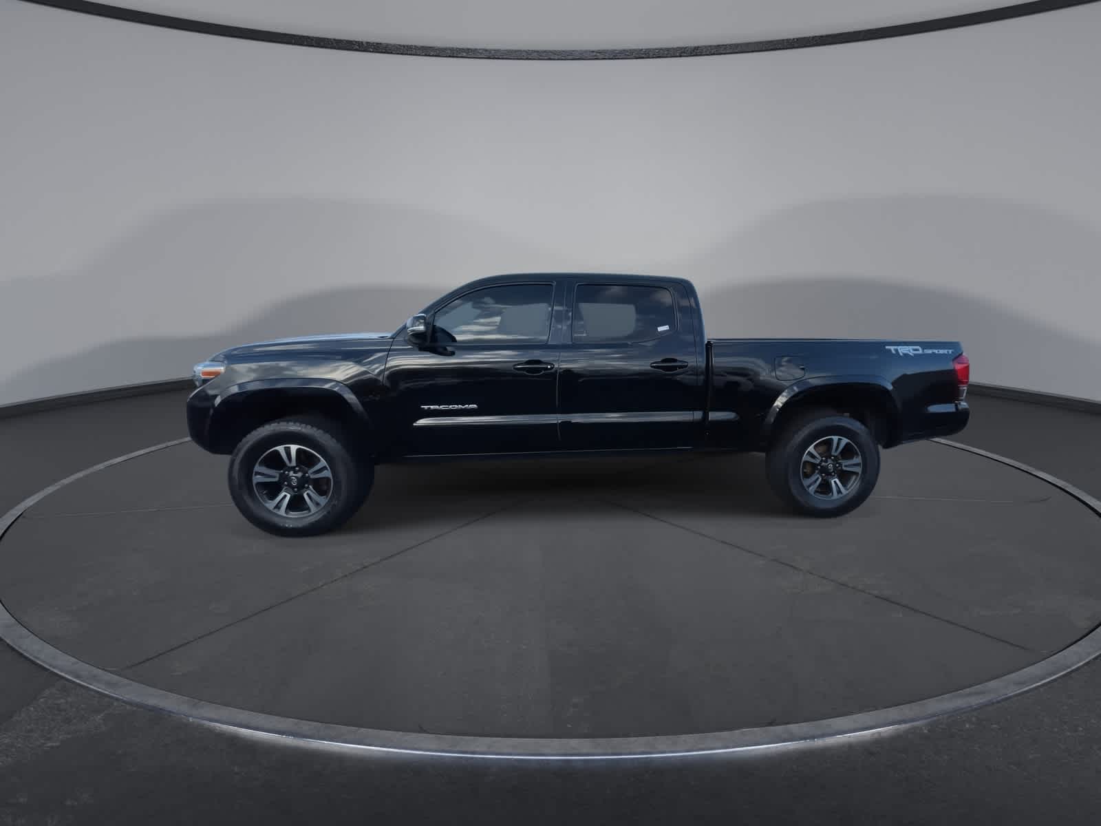 Thumbnail: 2016 Toyota Tacoma - 7