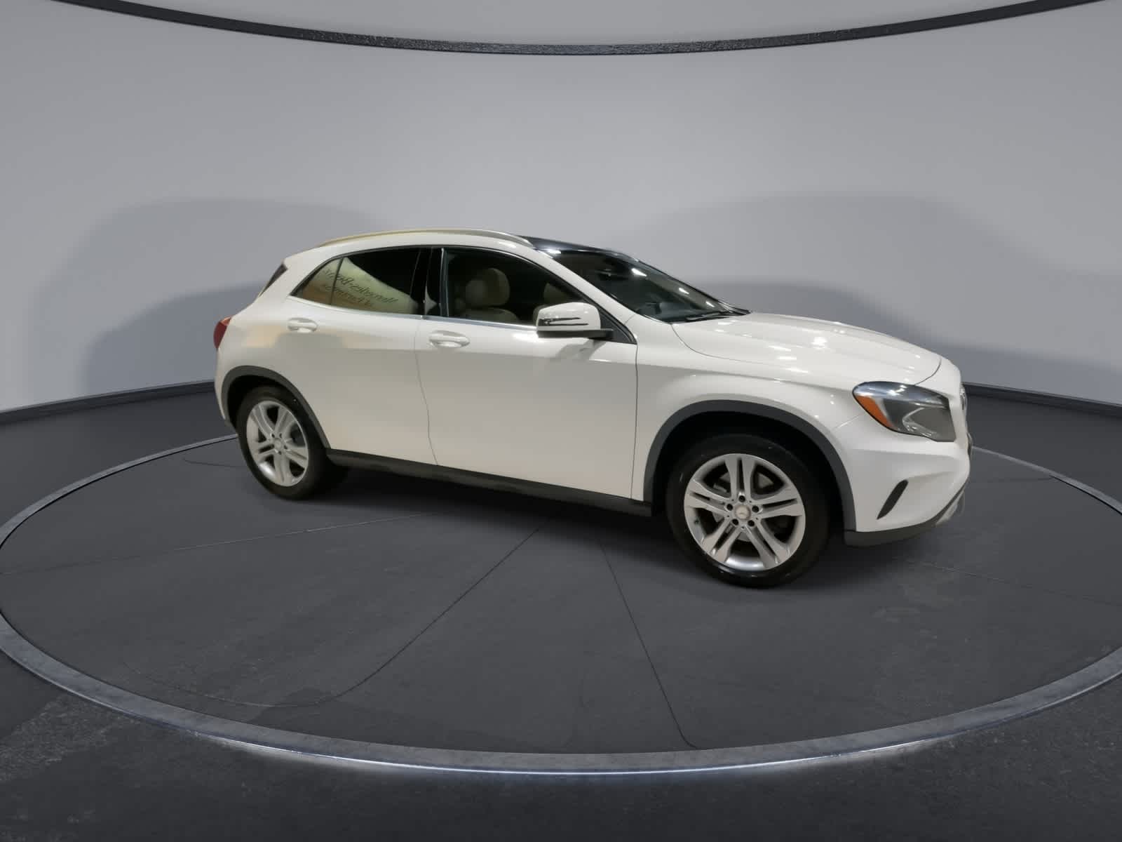 Thumbnail: 2015 Mercedes-Benz GLA - 2
