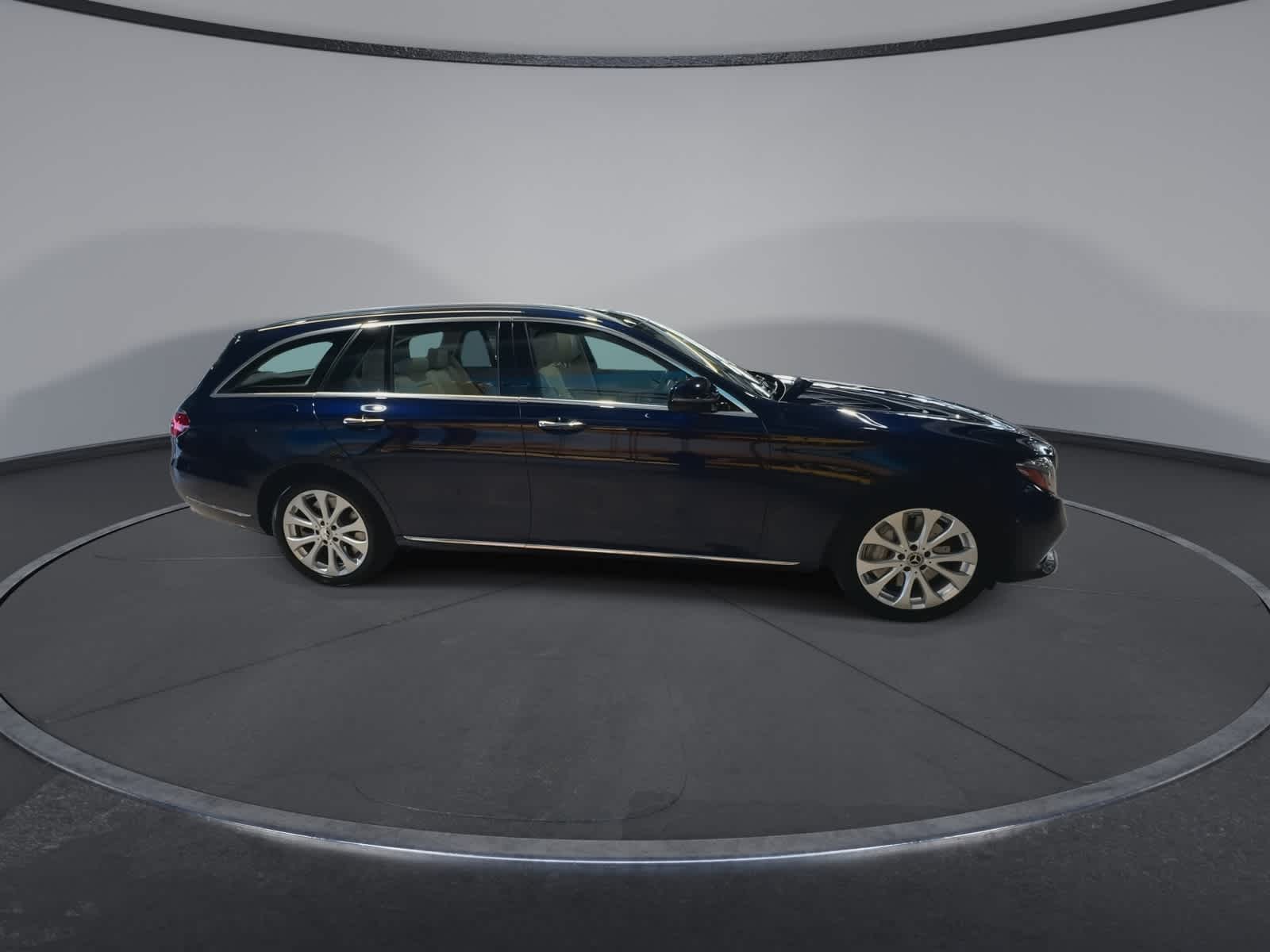 Thumbnail: 2019 Mercedes-Benz E-Class - 2