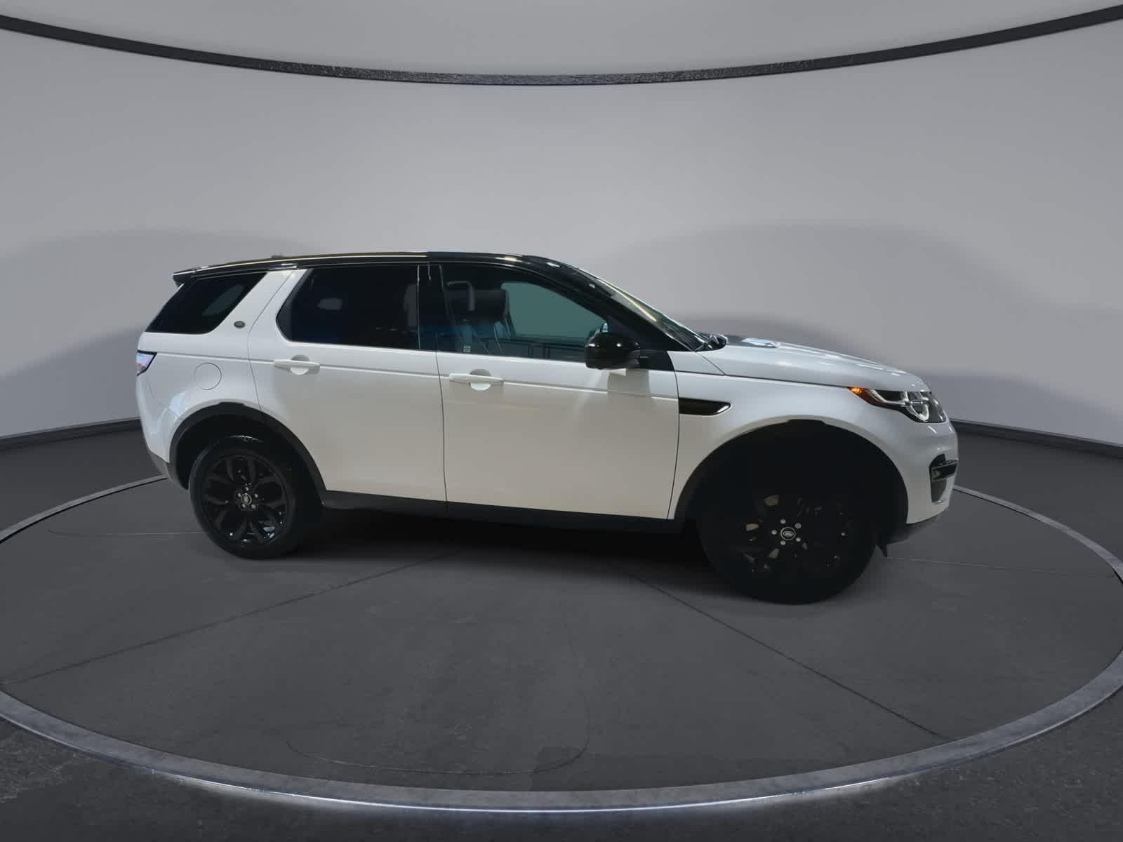 Thumbnail: 2017 Land Rover Discovery Sport - 13
