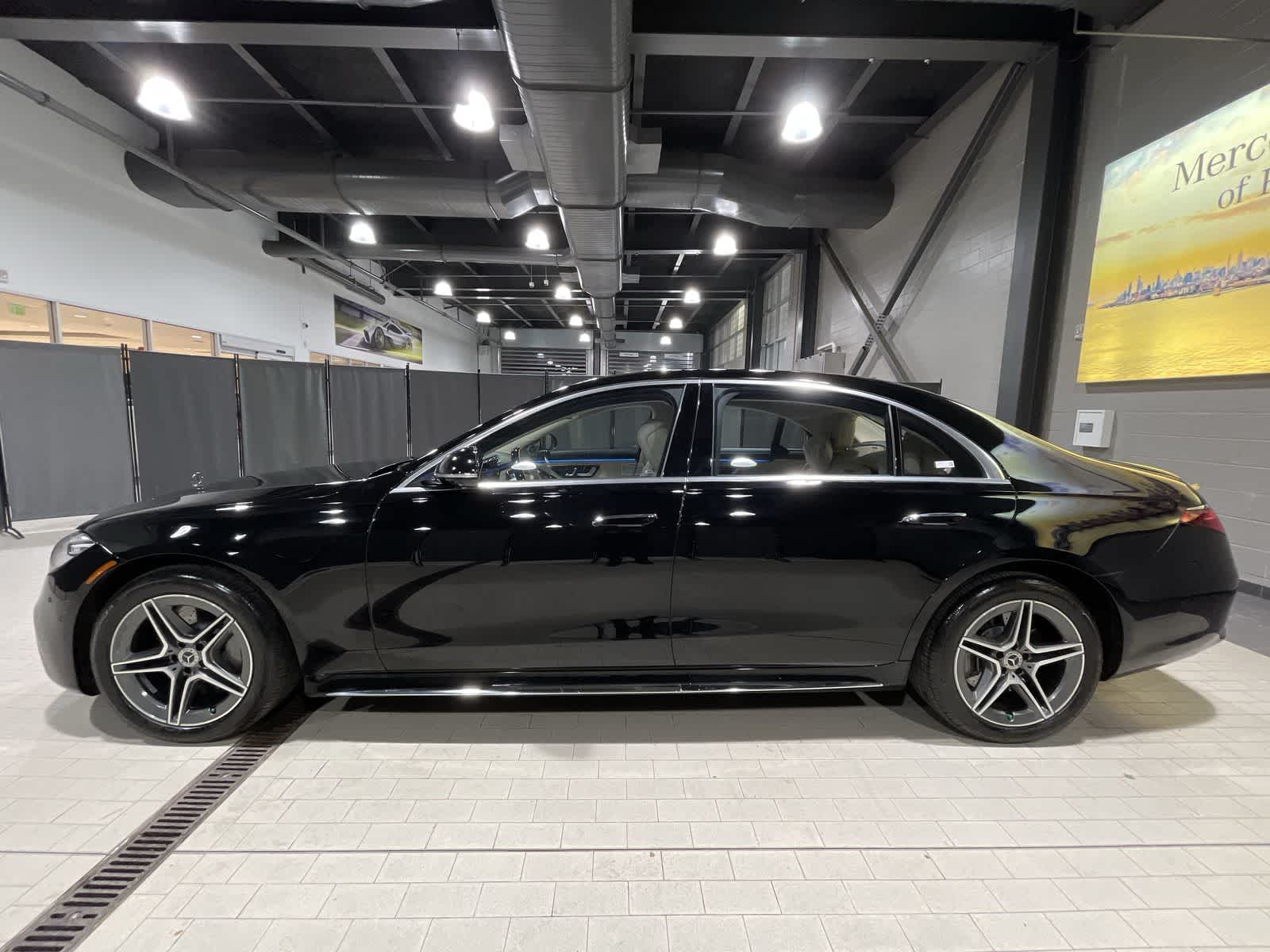 Thumbnail: 2022 Mercedes-Benz S-Class - 15