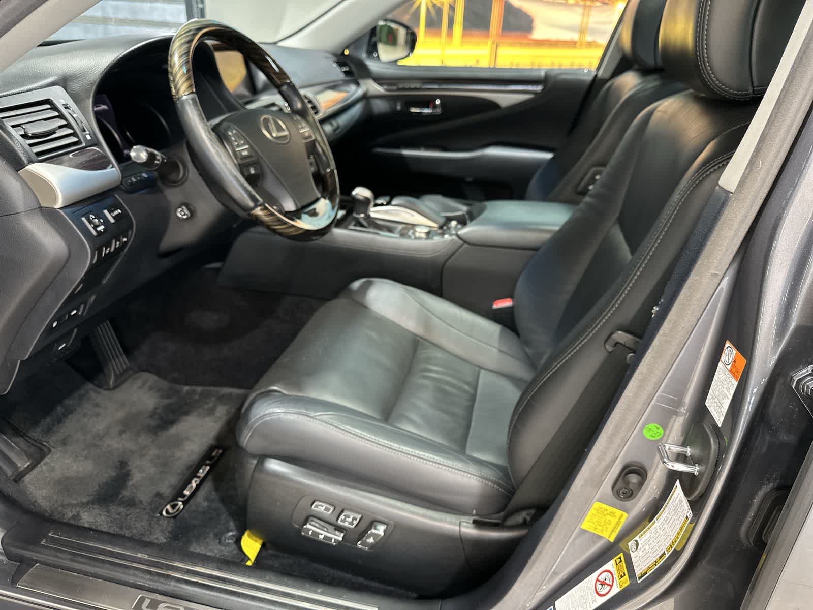 Thumbnail: 2016 Lexus LS - 14