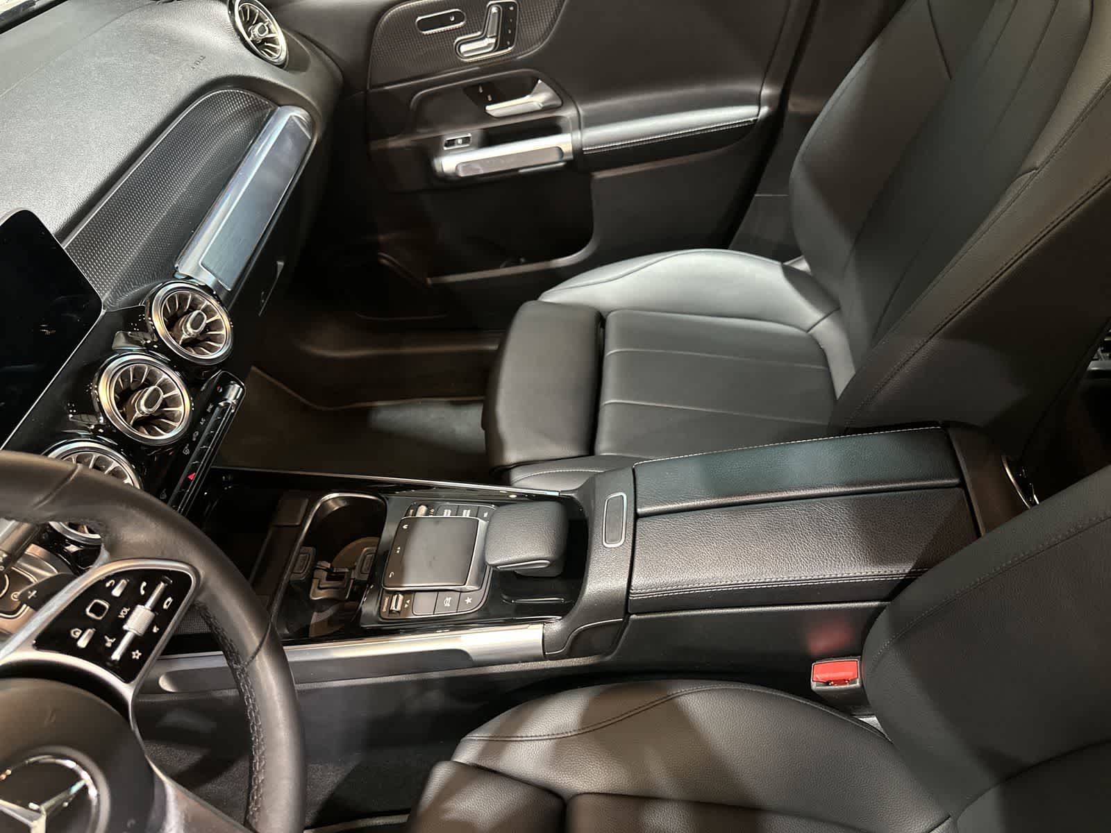 Thumbnail: 2021 Mercedes-Benz GLB - 28