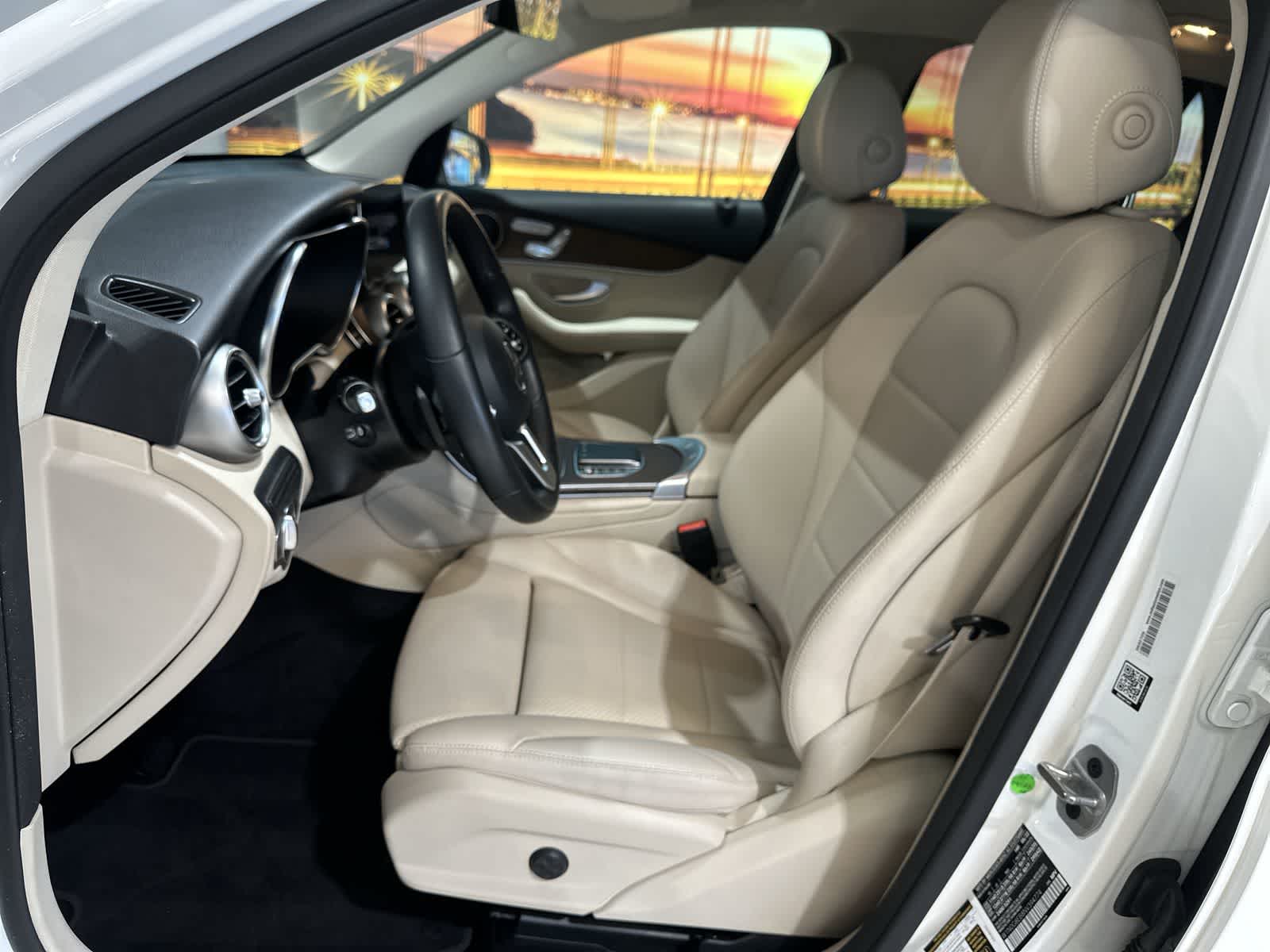 Thumbnail: 2022 Mercedes-Benz GLC - 23