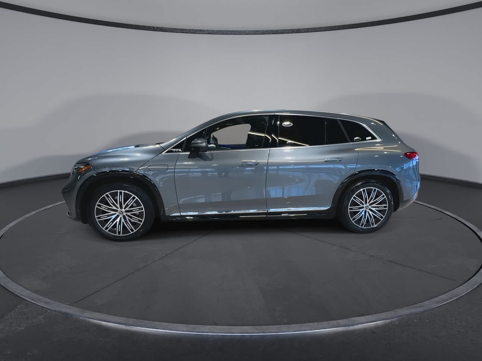 Thumbnail: 2023 Mercedes-Benz EQS - 7