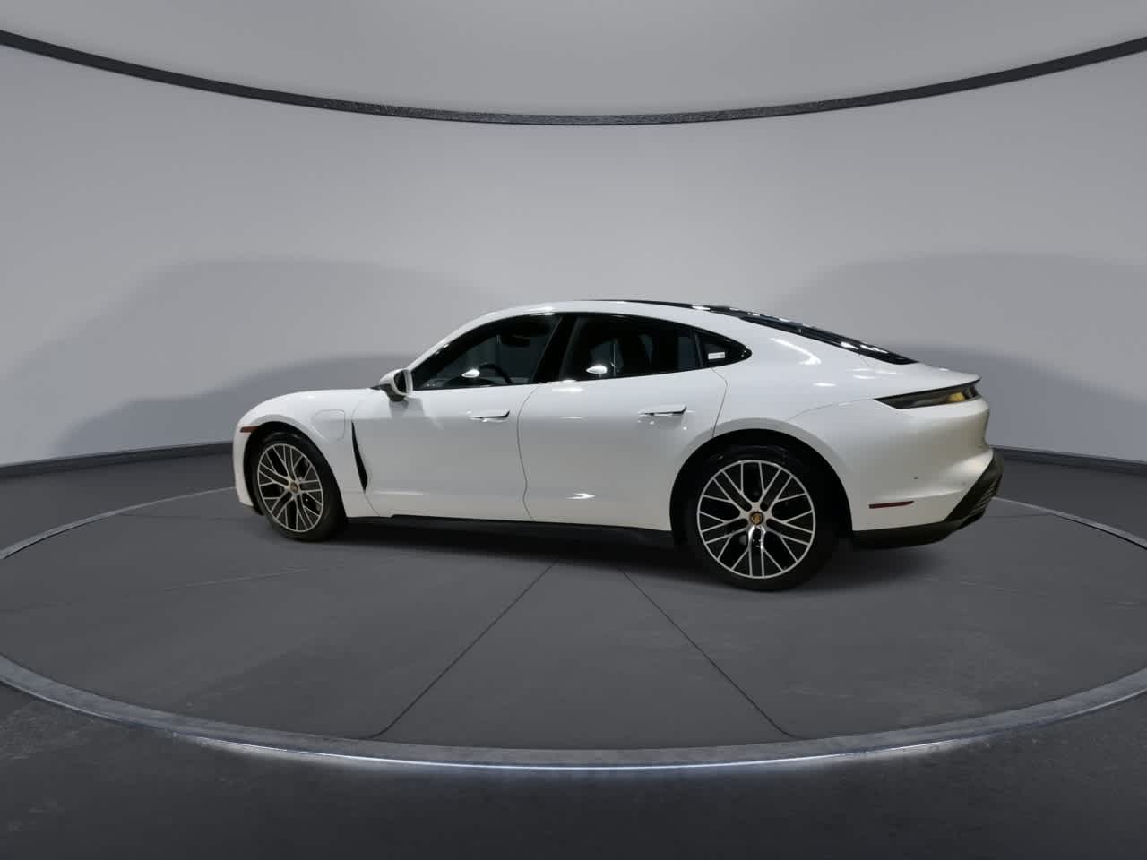 Thumbnail: 2022 Porsche Taycan - 8