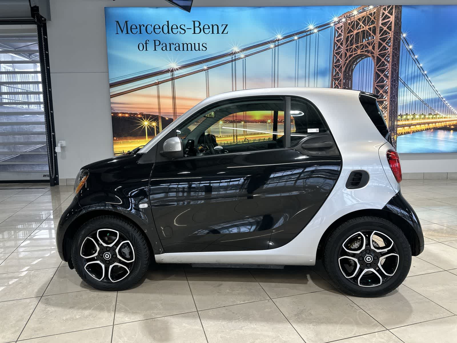 Thumbnail: 2018 smart fortwo - 15