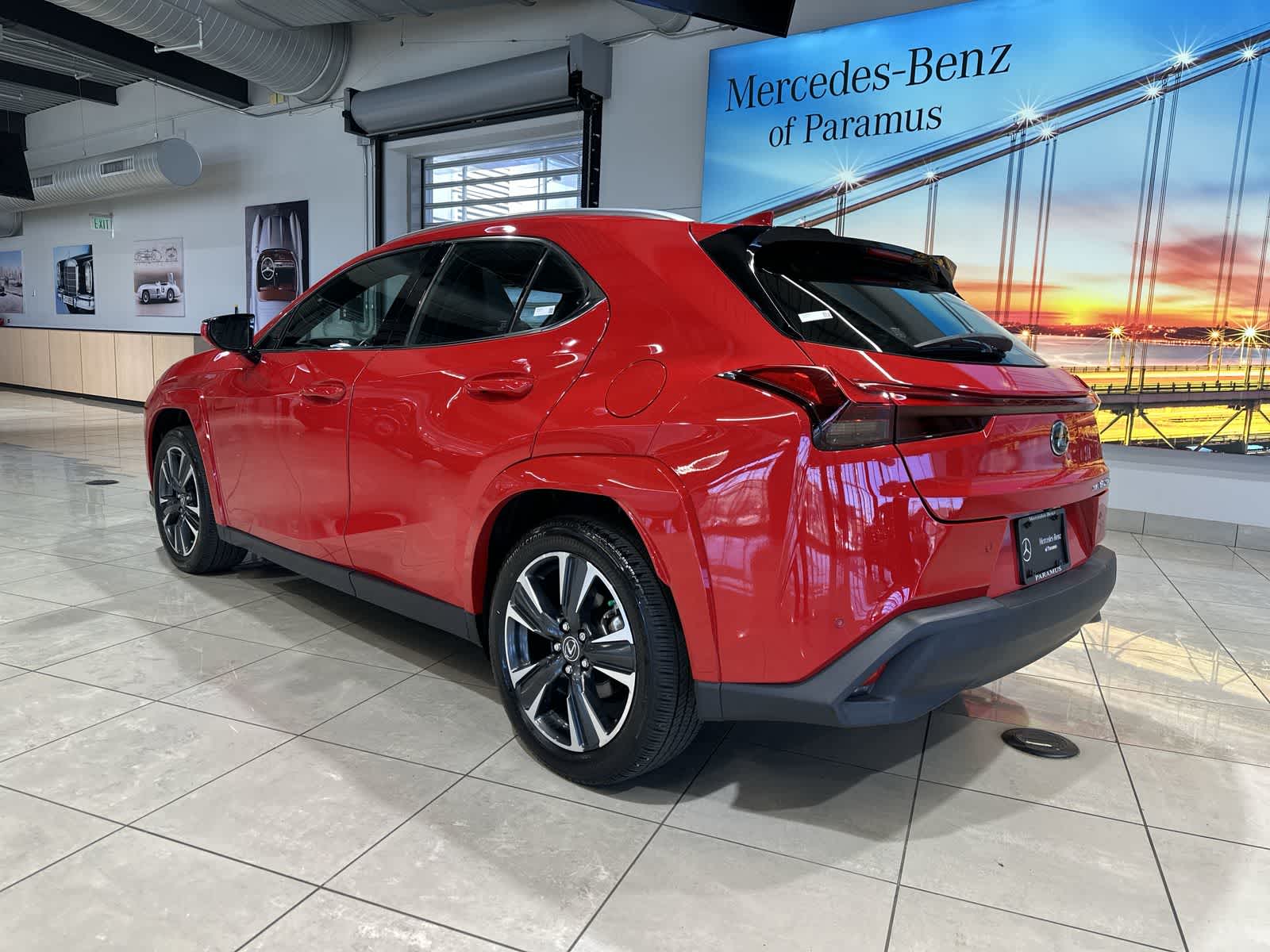 Thumbnail: 2023 Lexus UX - 16