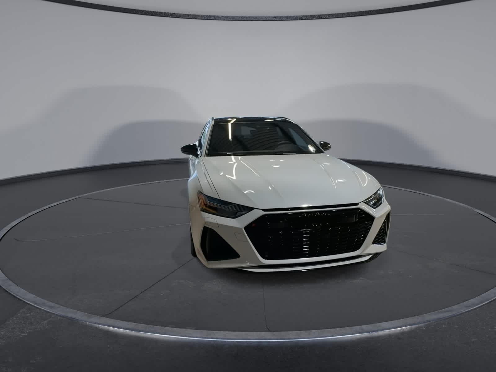 Thumbnail: 2023 Audi RS 6 - 6