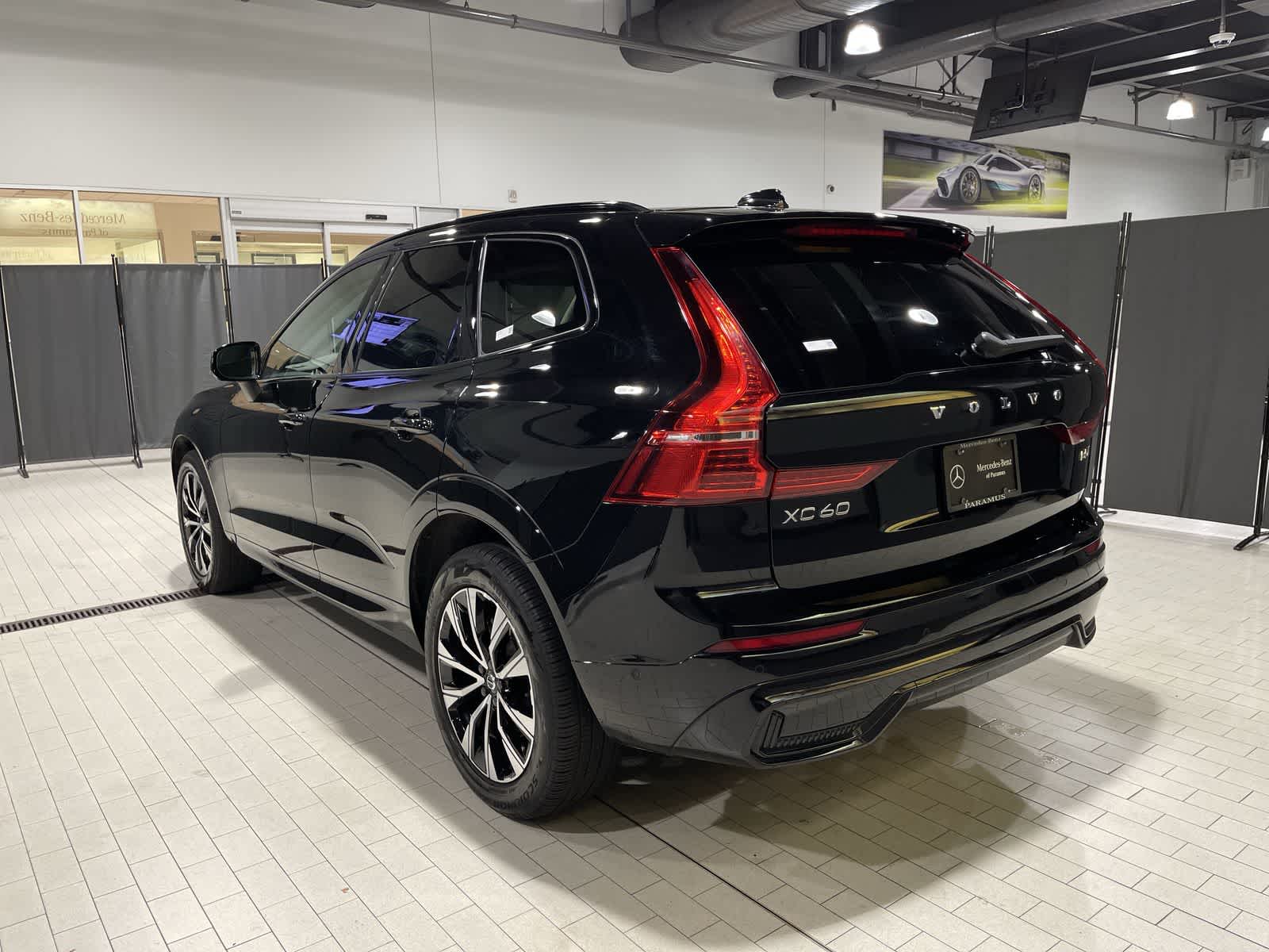 Thumbnail: 2023 Volvo XC60 - 16