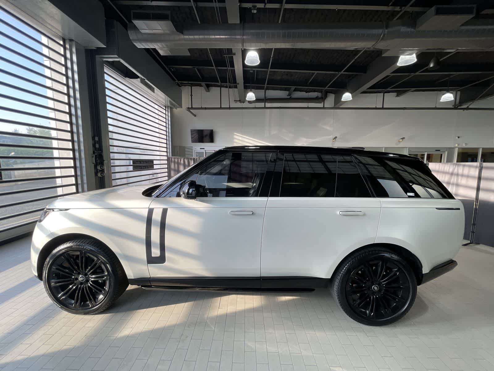 Thumbnail: 2023 Land Rover Range Rover - 15