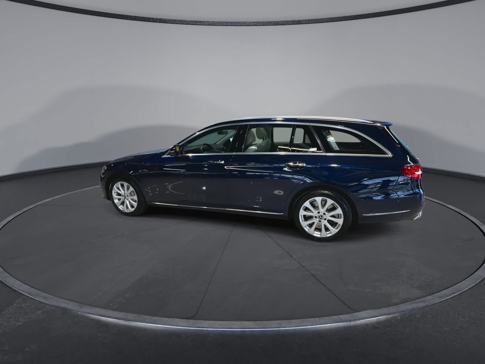 Thumbnail: 2019 Mercedes-Benz E-Class - 8