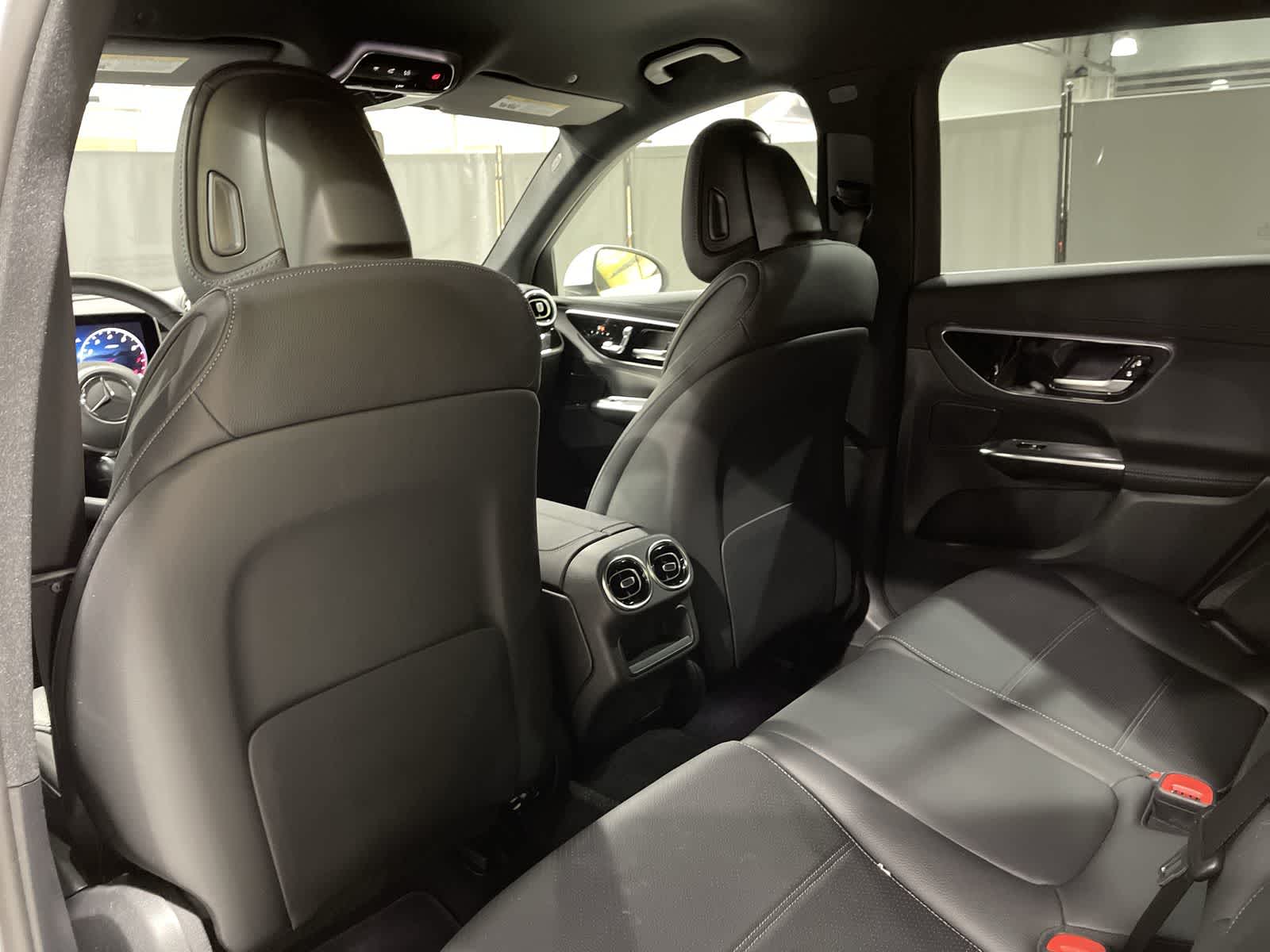 Thumbnail: 2025 Mercedes-Benz GLC - 24