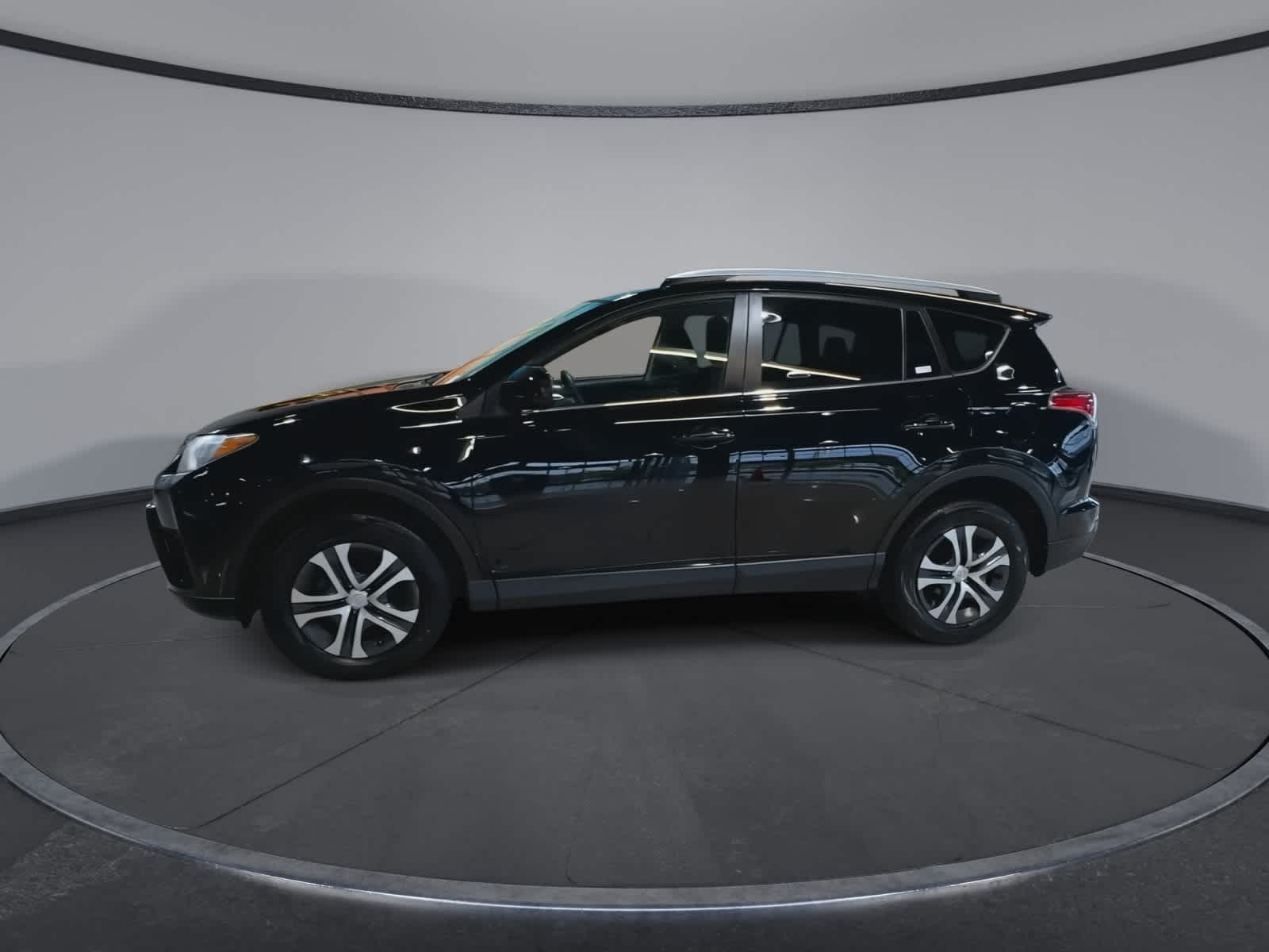 Thumbnail: 2016 Toyota RAV4 - 8