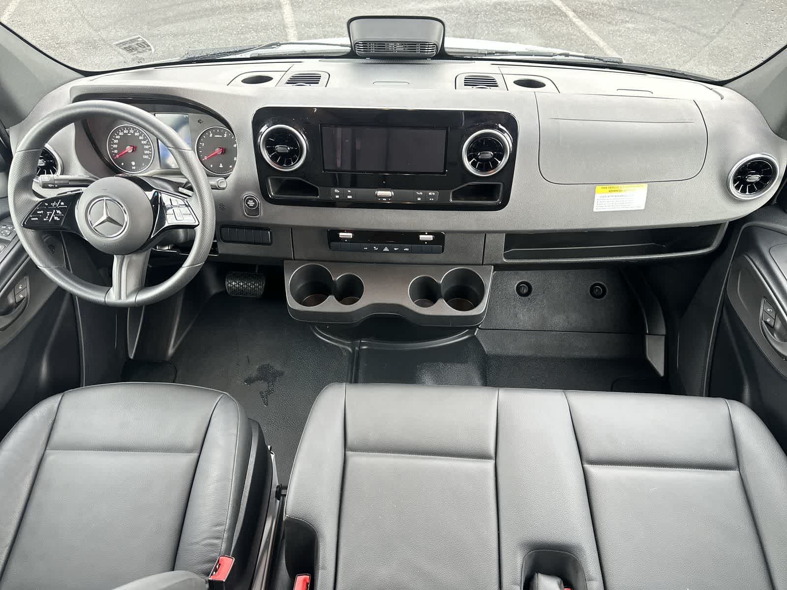 Thumbnail: 2025 Mercedes-Benz Sprinter - 22