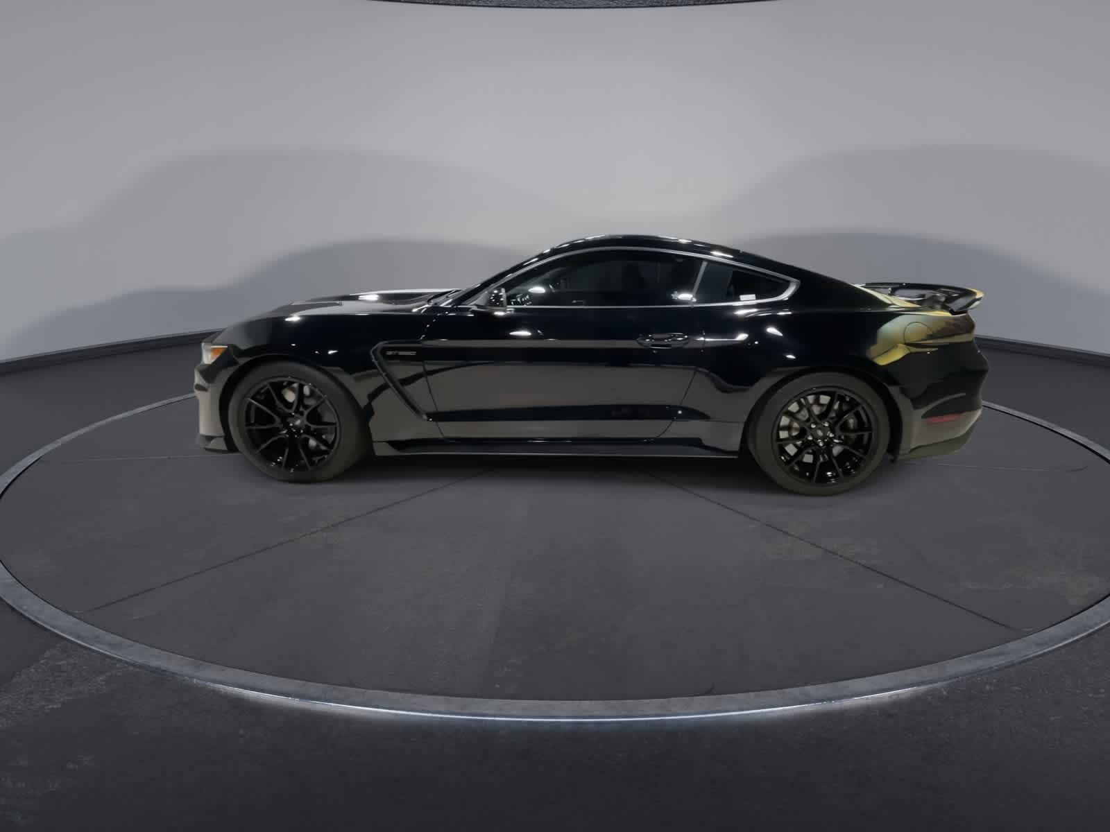 Thumbnail: 2019 Ford Econoline - 7