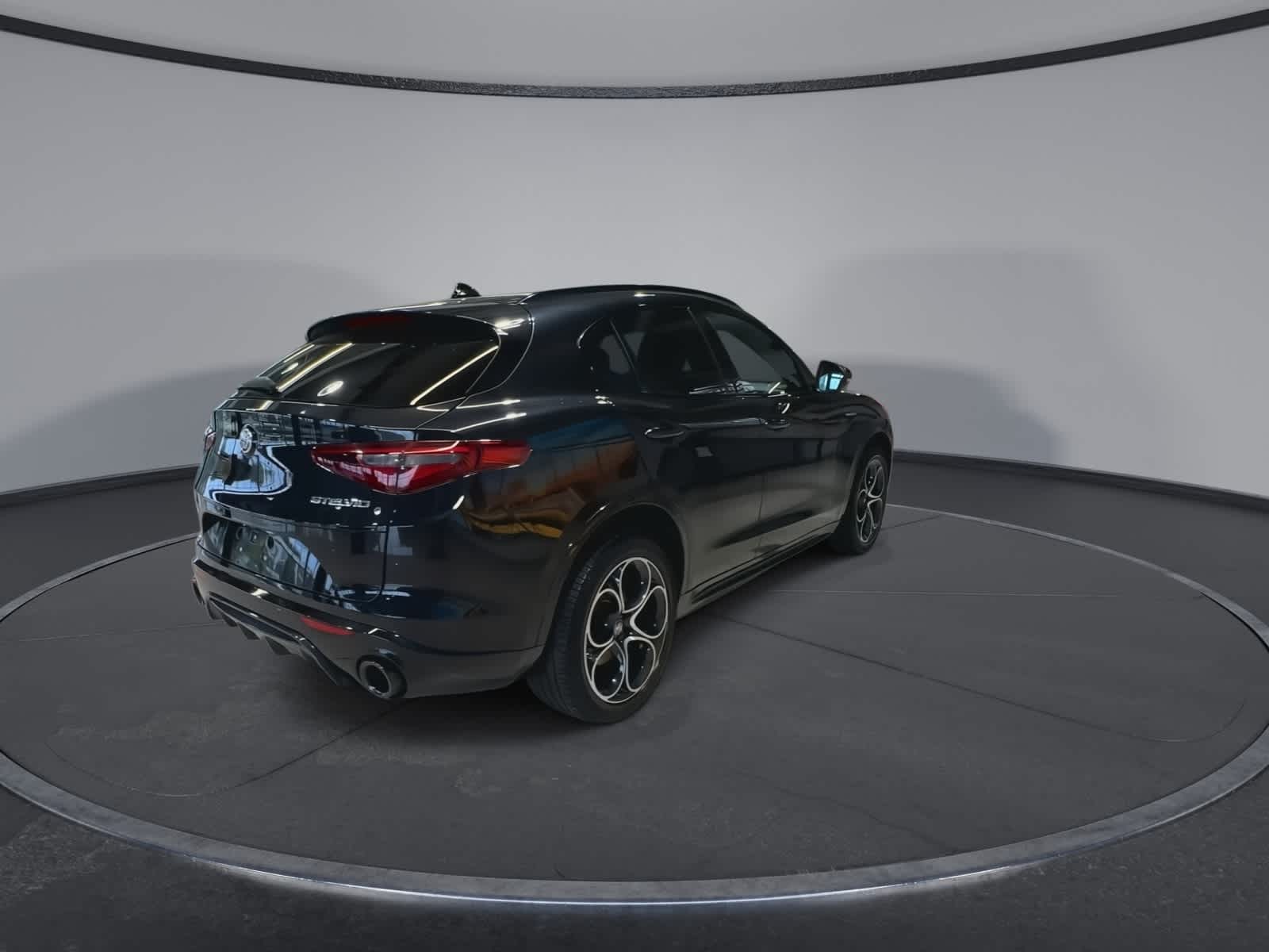 Thumbnail: 2022 Alfa Romeo Stelvio - 11