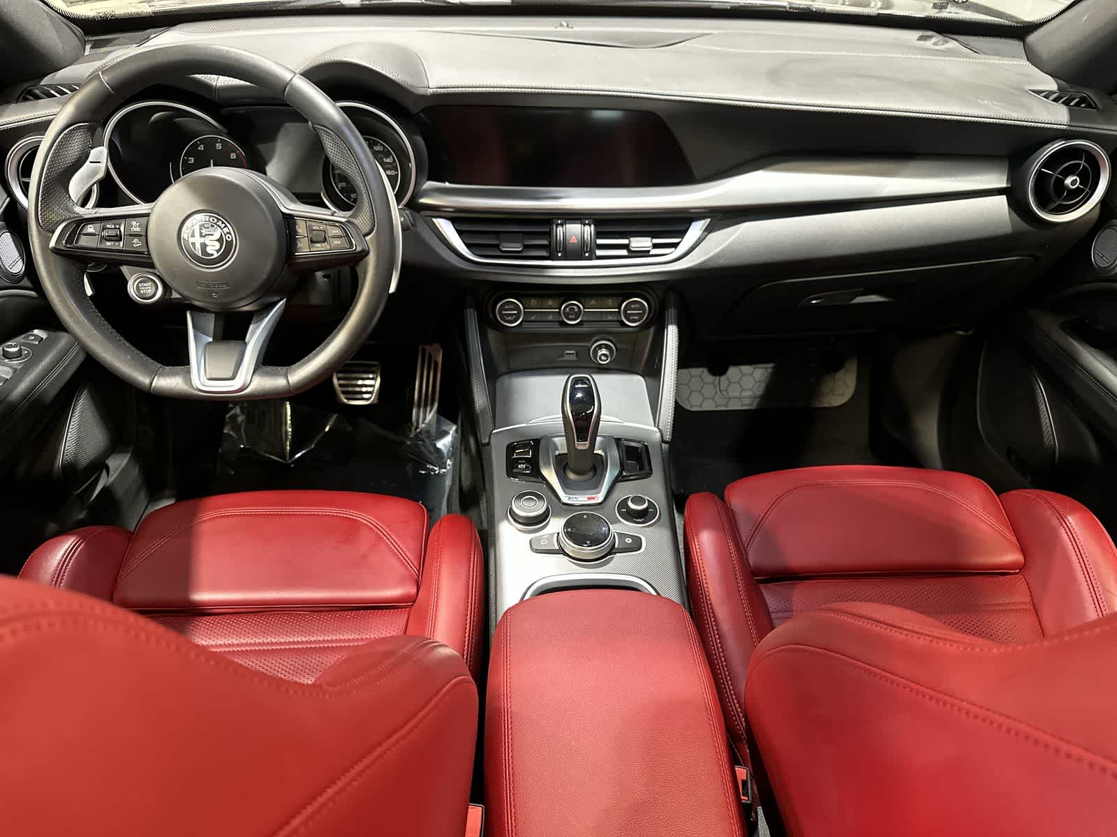 Thumbnail: 2022 Alfa Romeo Stelvio - 22