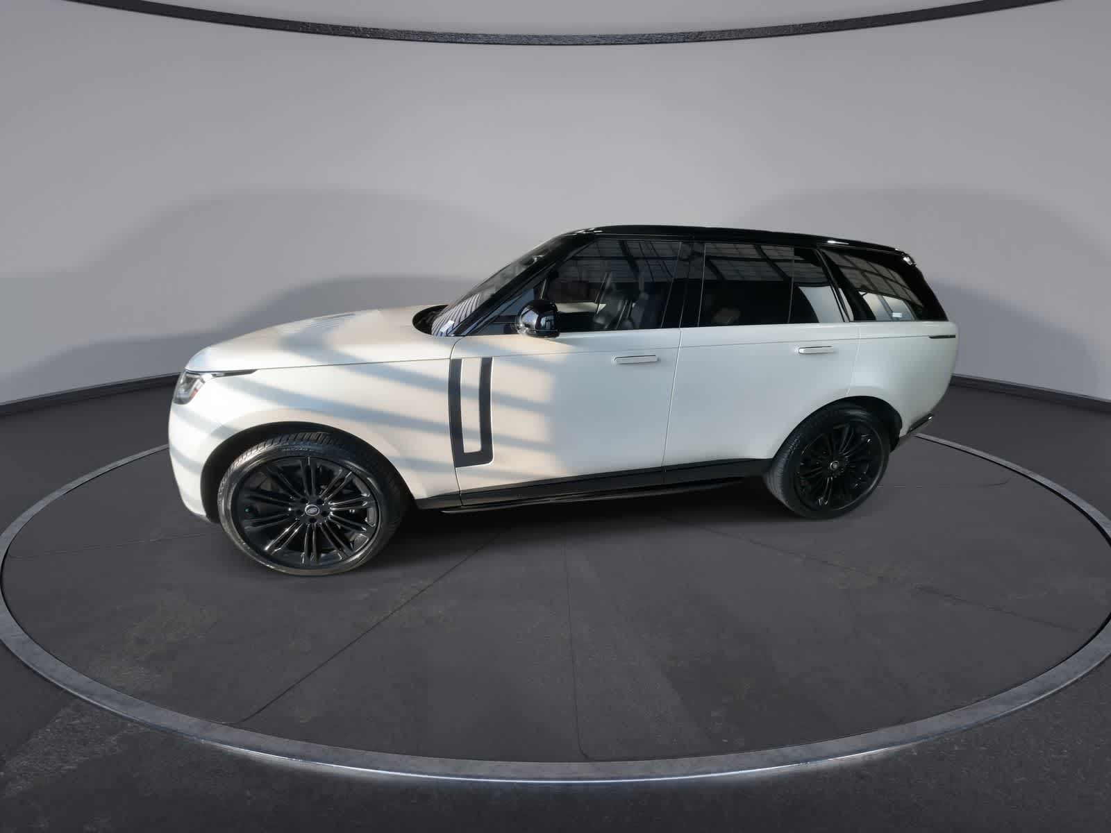 Thumbnail: 2023 Land Rover Range Rover - 8