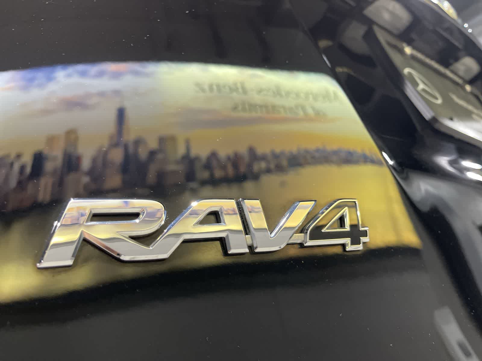 Thumbnail: 2015 Toyota RAV4 - 19