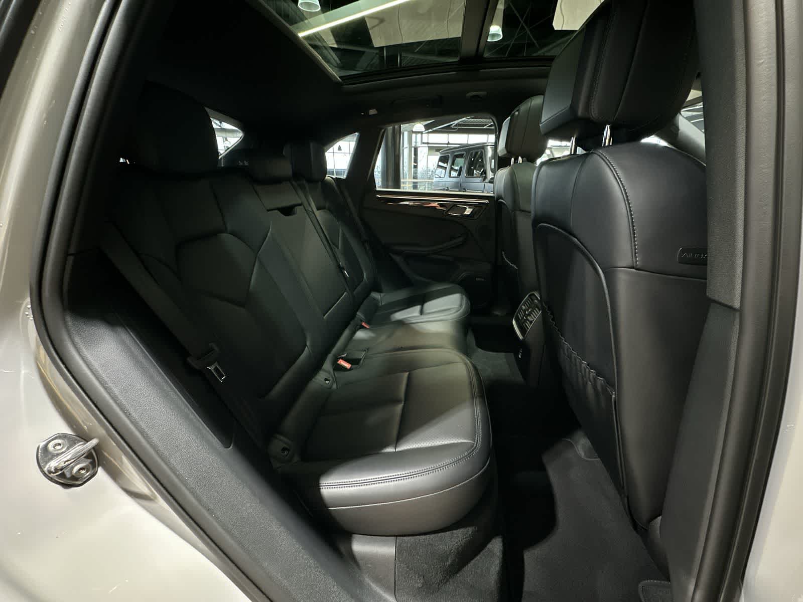 Thumbnail: 2025 Porsche Macan - 25