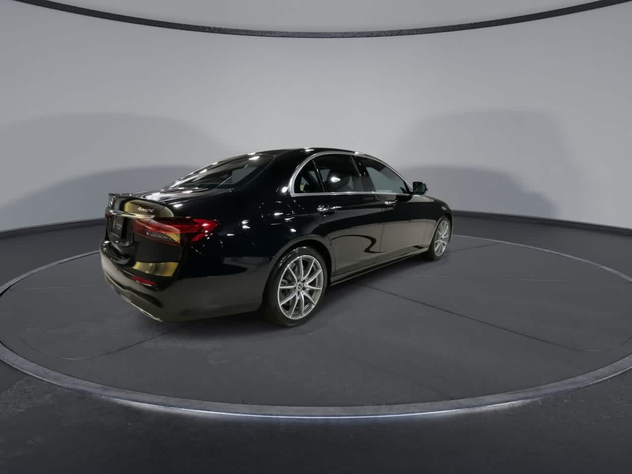 Thumbnail: 2022 Mercedes-Benz E-Class - 9