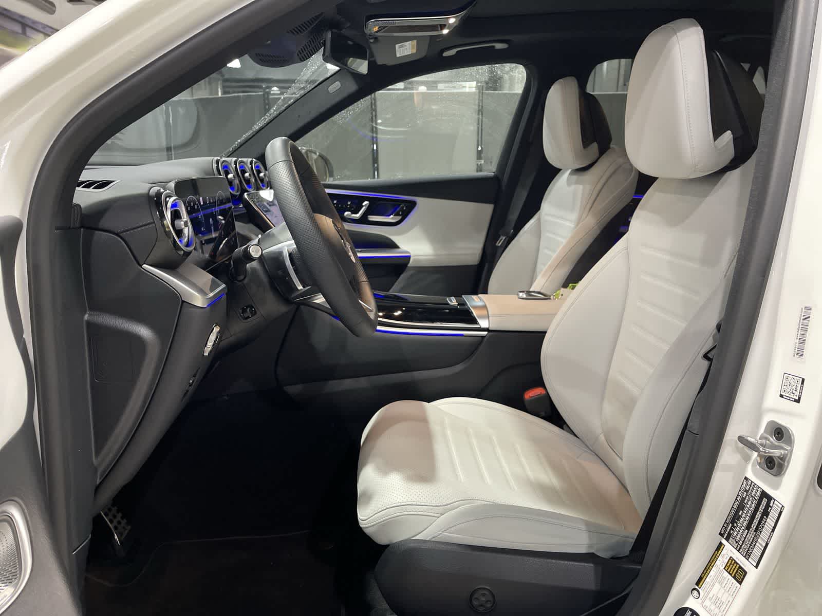 Thumbnail: 2025 Mercedes-Benz GLC - 23