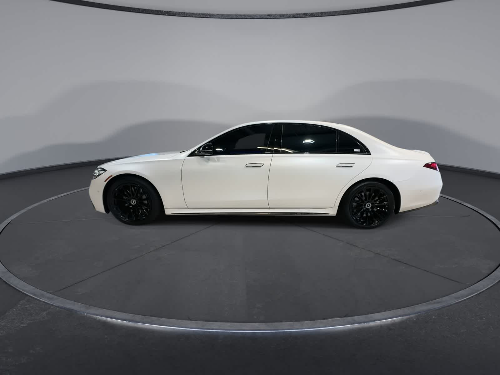 Thumbnail: 2023 Mercedes-Benz S-Class - 7