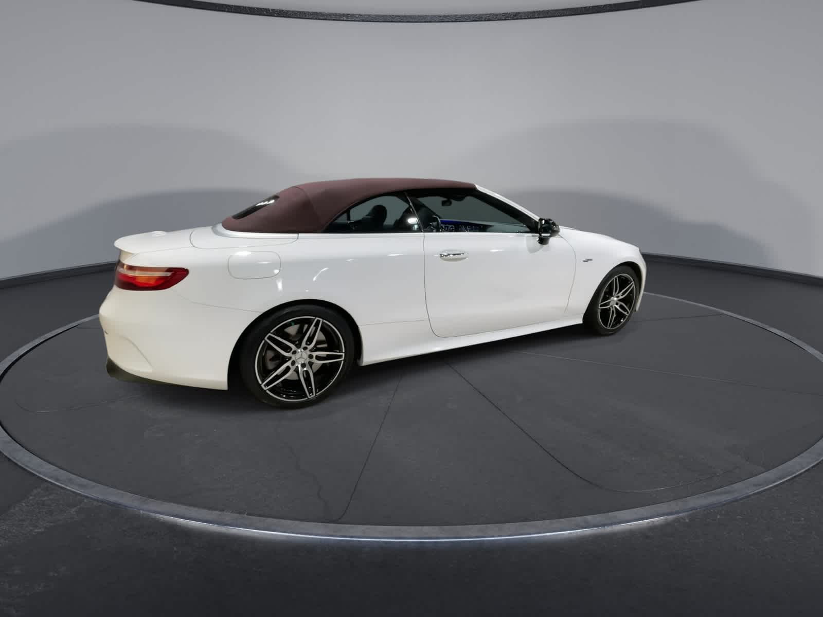 Thumbnail: 2020 Mercedes-Benz E-Class - 12