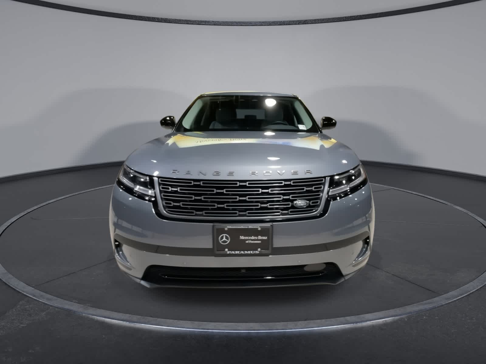 Thumbnail: 2025 Land Rover Range Rover Velar - 4