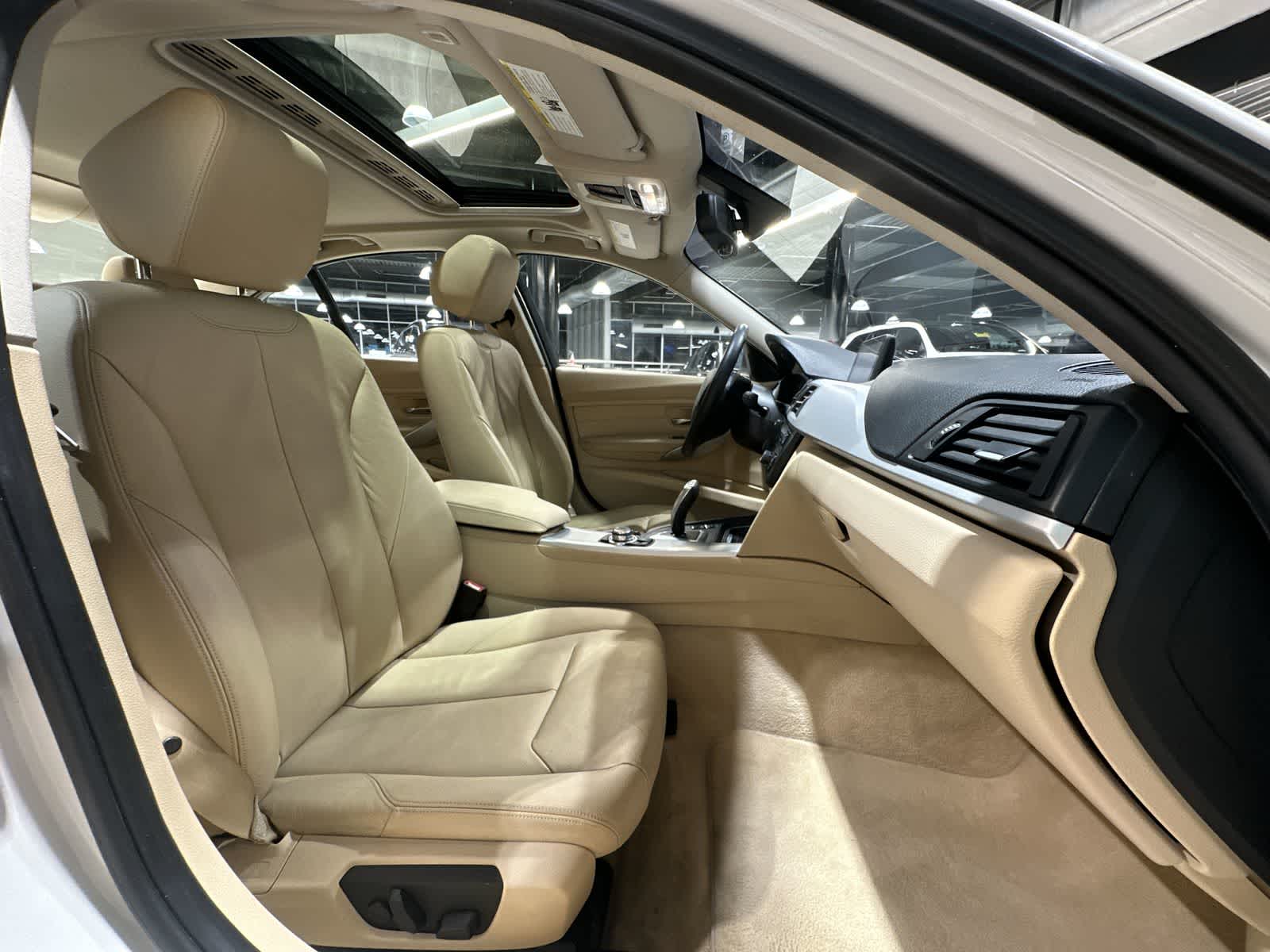 Thumbnail: 2013 BMW 3 Series - 26