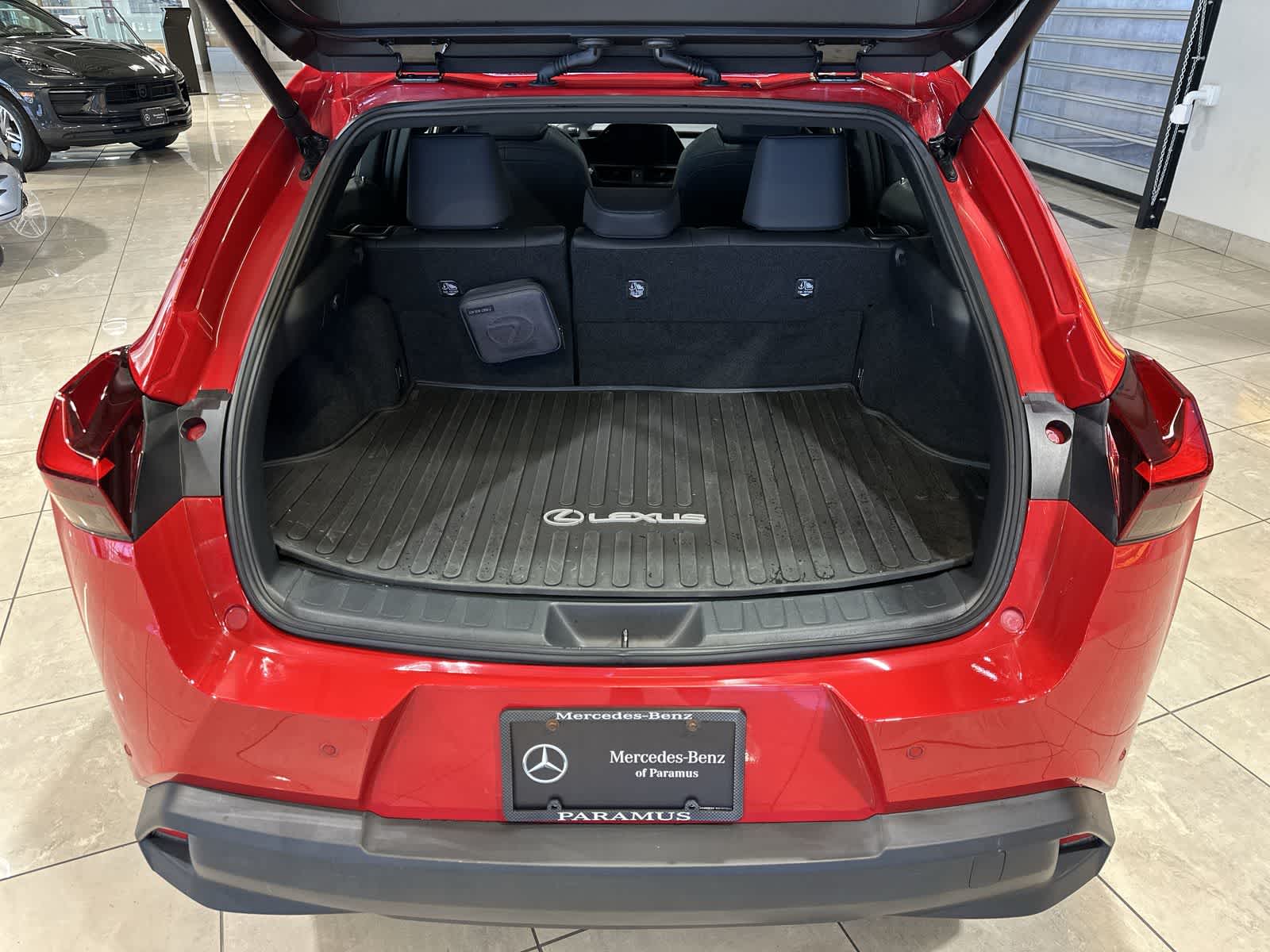 Thumbnail: 2023 Lexus UX - 31