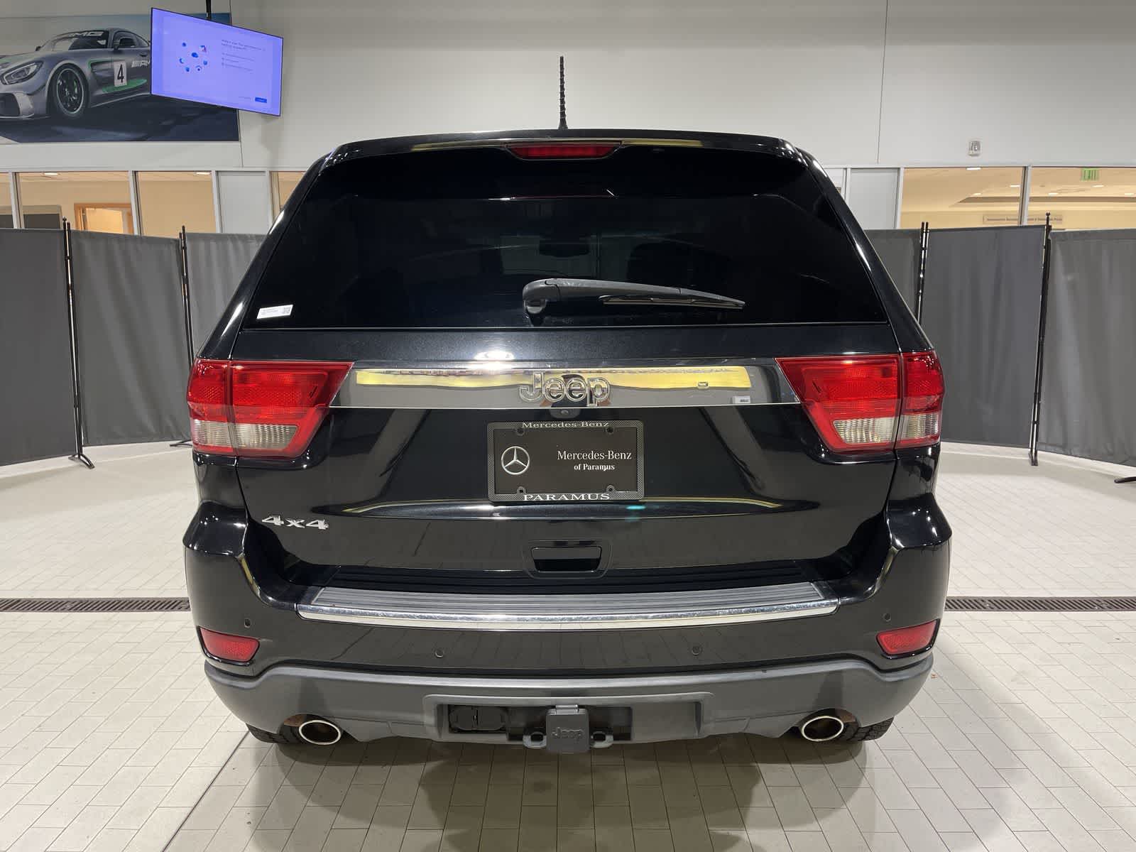 Thumbnail: 2011 Jeep Grand Cherokee - 17