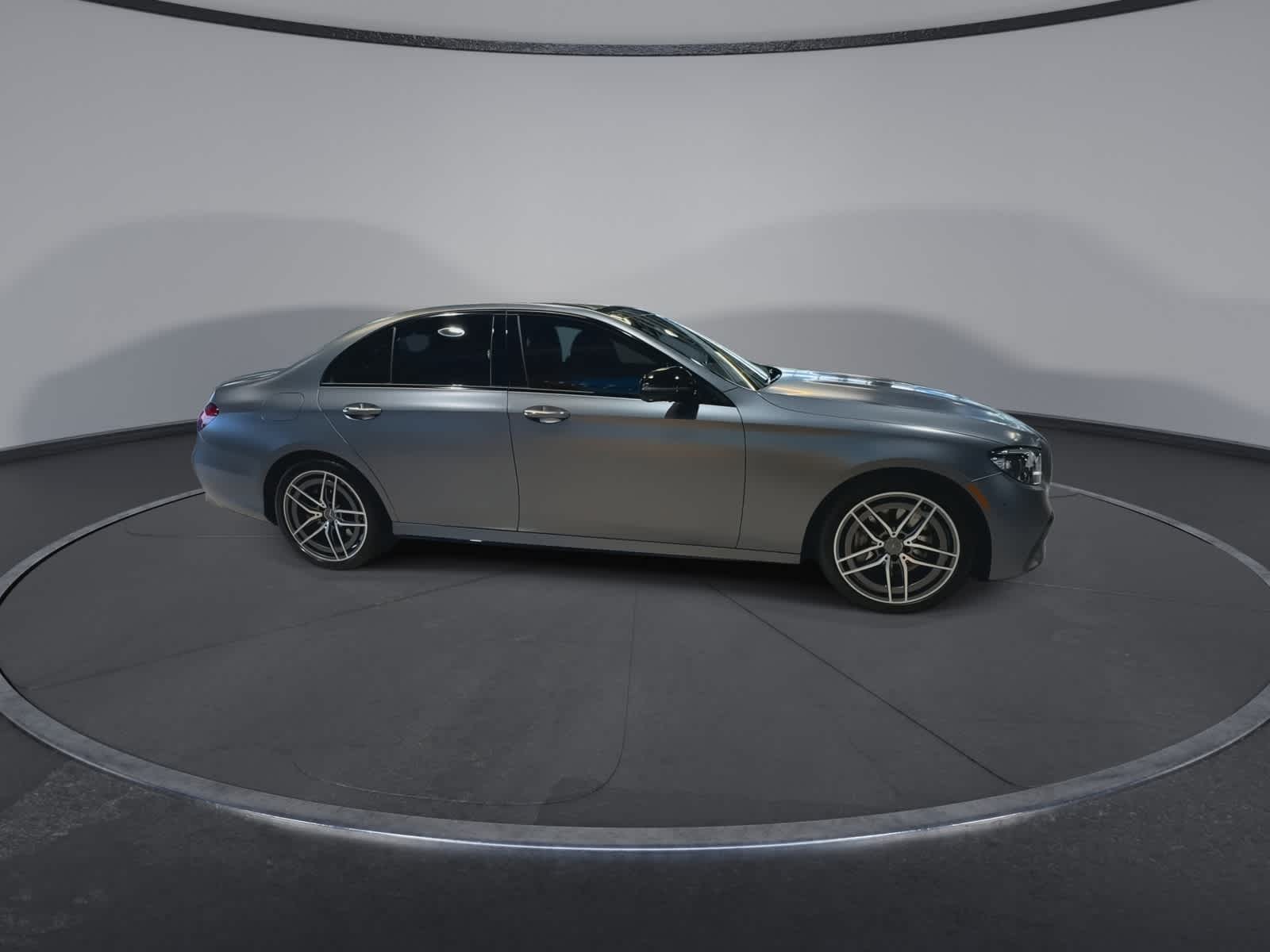 Thumbnail: 2022 Mercedes-Benz E-Class - 13